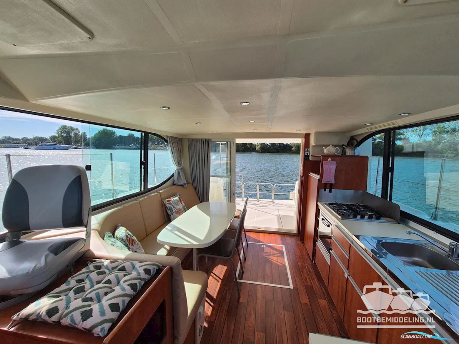 Nicols Yacht Sixto Prestige