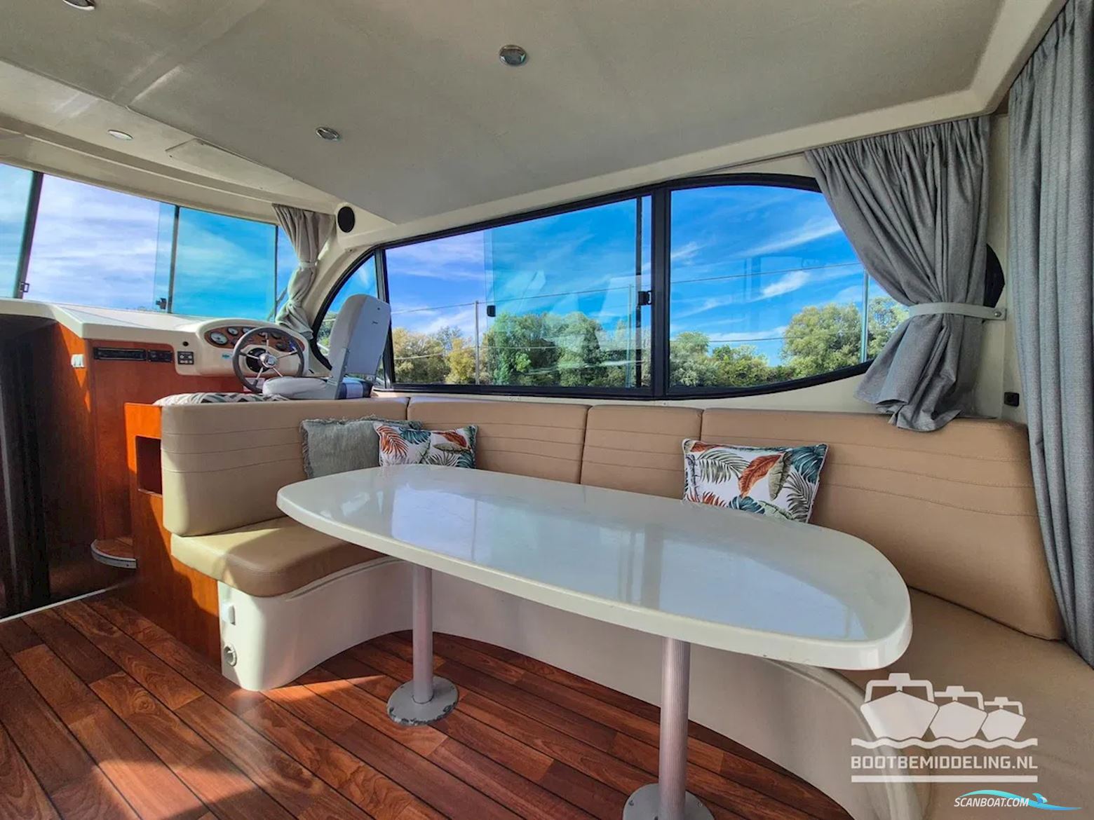 Nicols Yacht Sixto Prestige