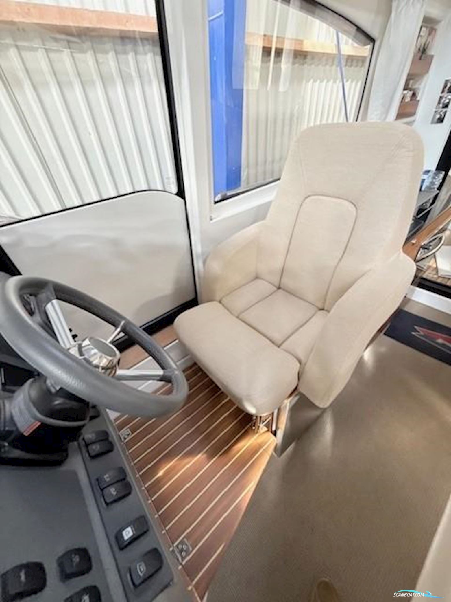 Nimbus 305 Coupe