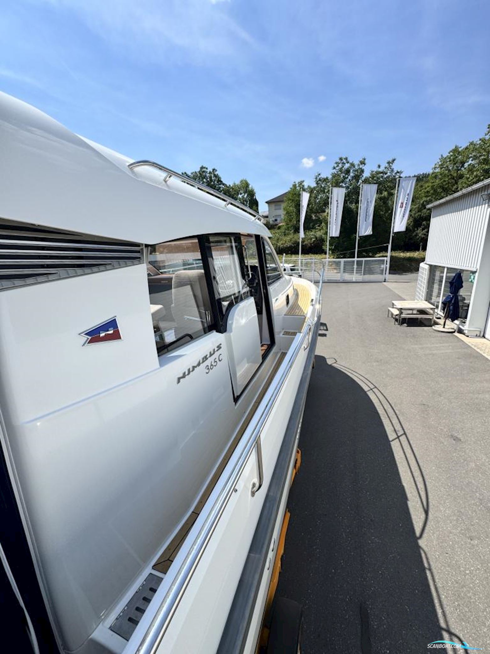 Nimbus 365 Coupé