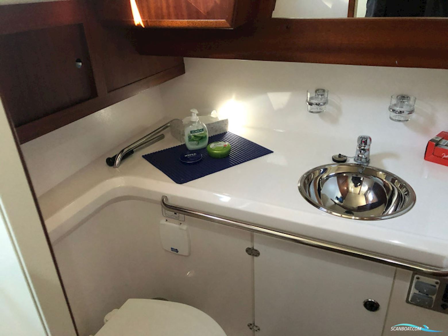 Nimbus 380 Commander