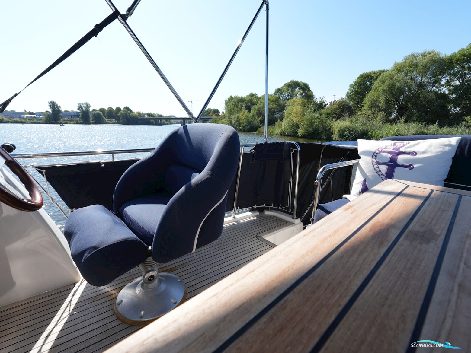 Nimbus 380 Commander