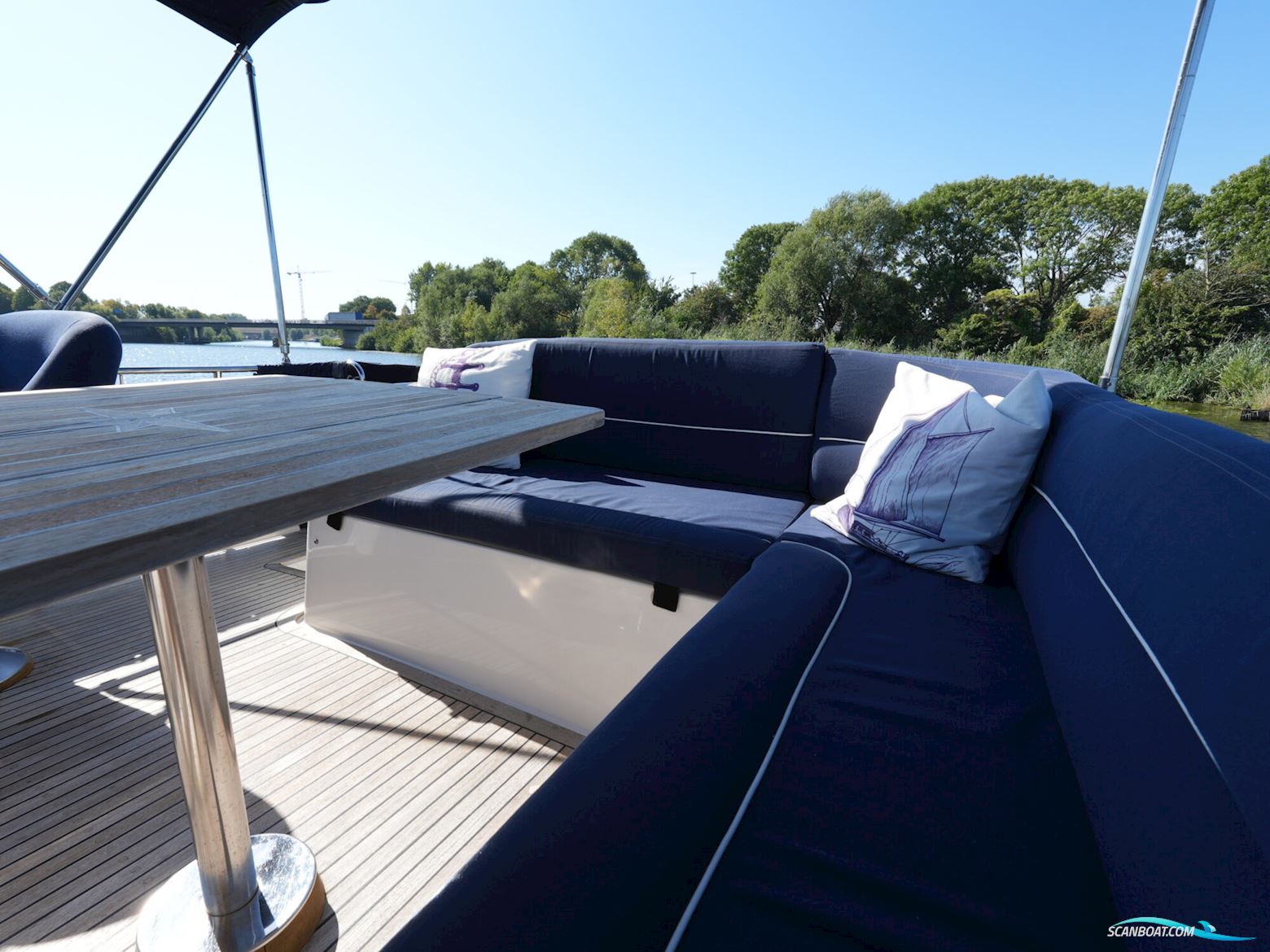 Nimbus 380 Commander