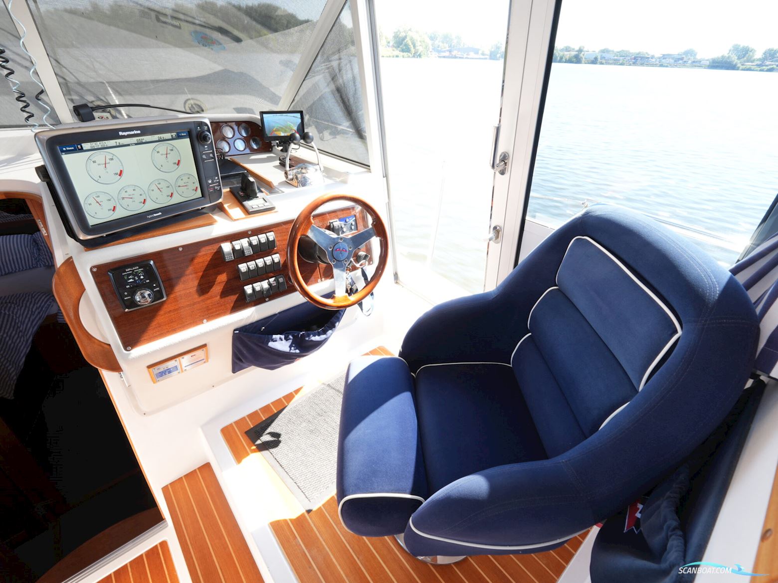 Nimbus 380 Commander