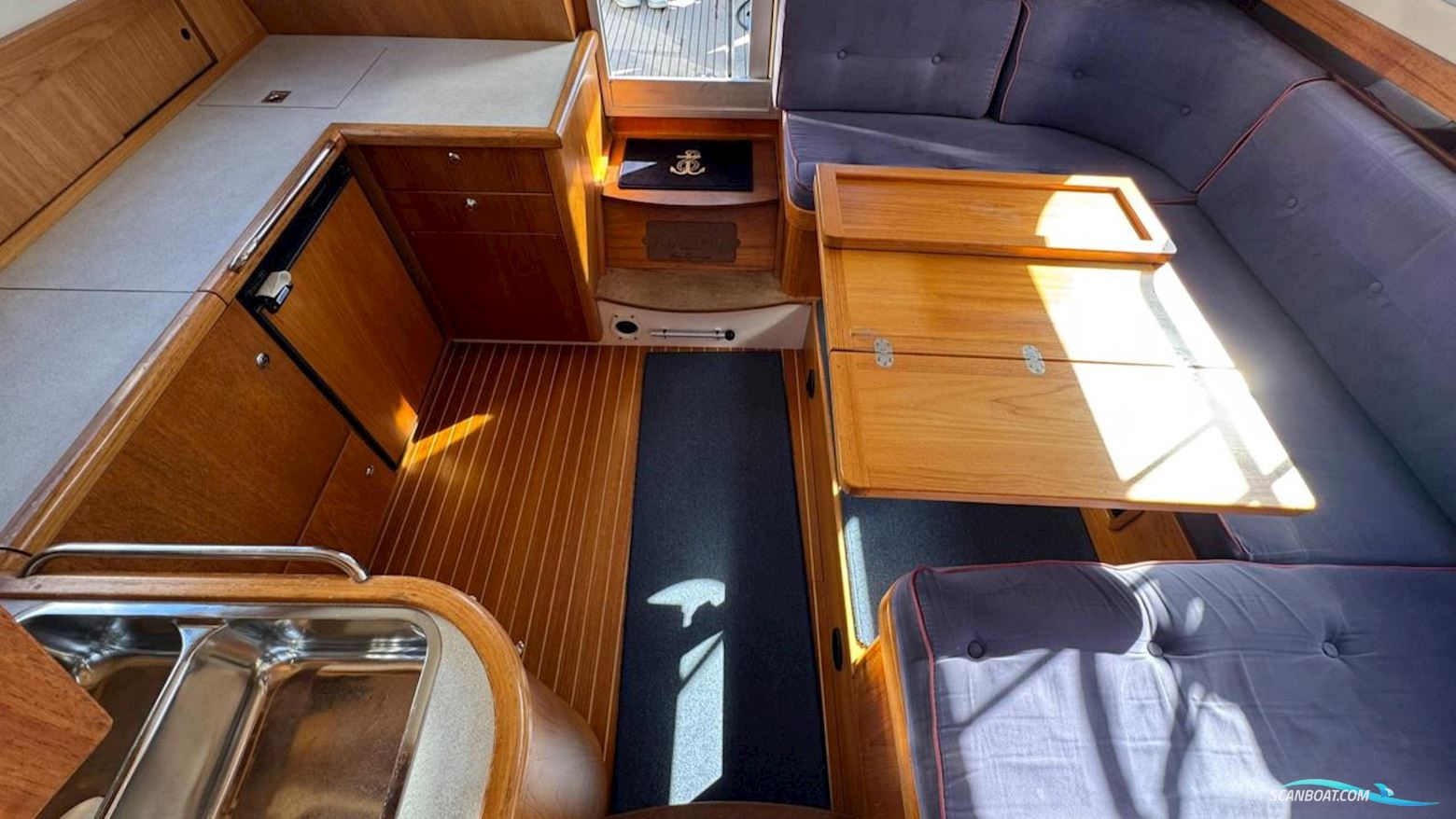 Nimbus 380 Commander