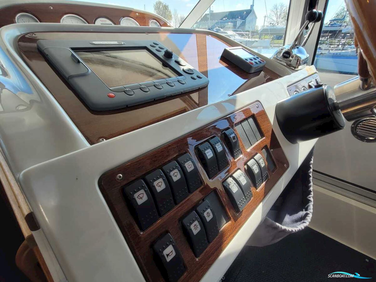 Nimbus 380 Commander