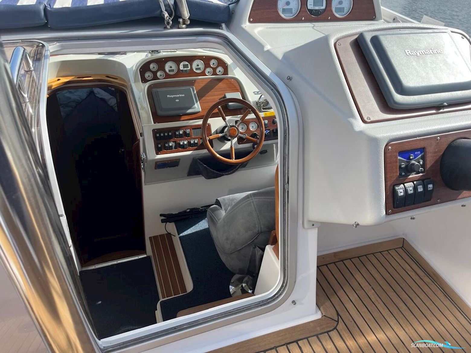 Nimbus 380 Commander