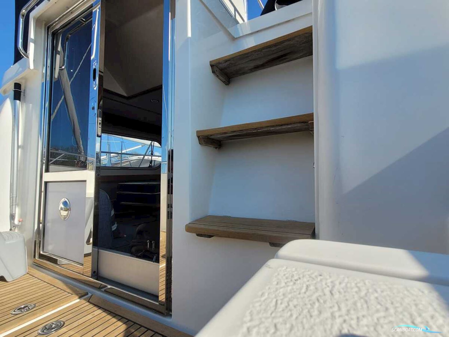 Nimbus 380 Commander