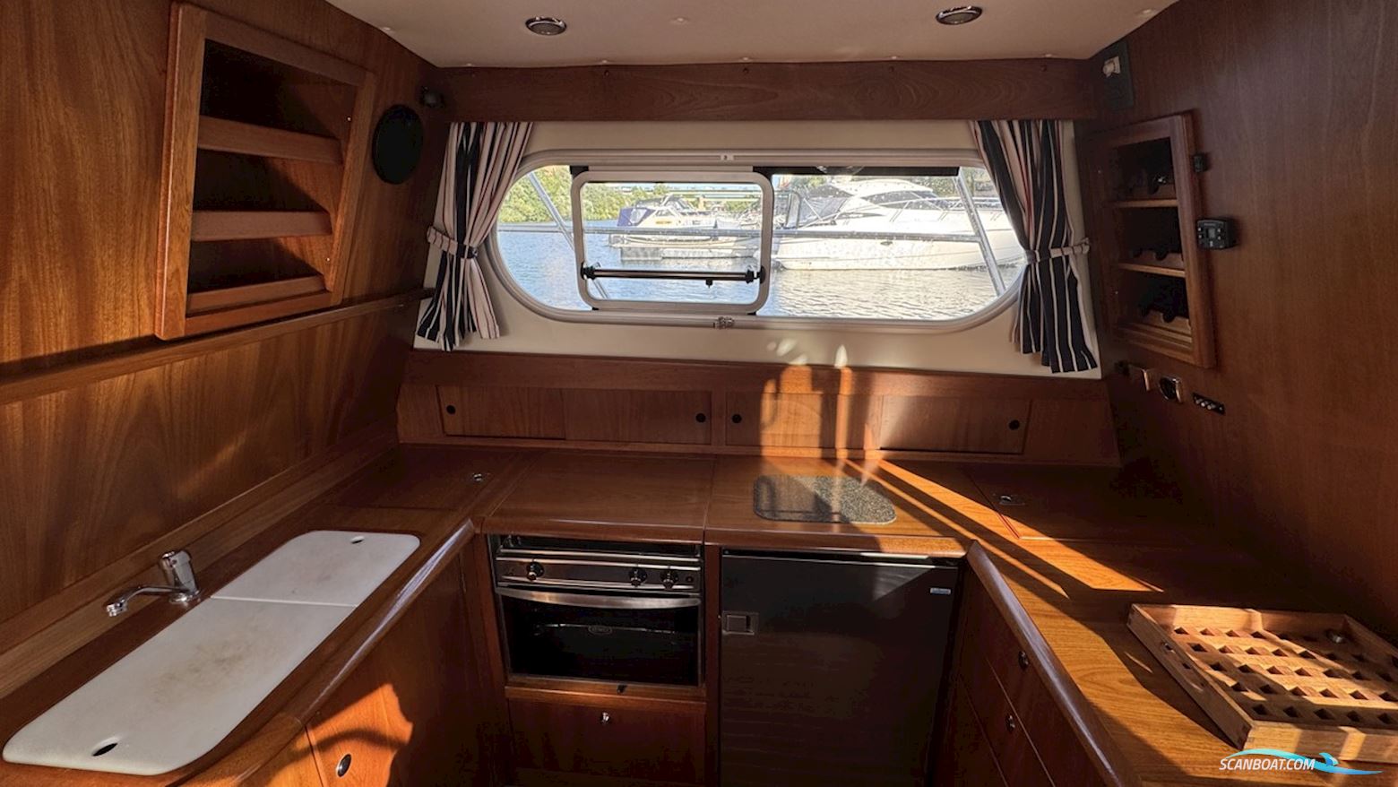Nimbus 380 Commander