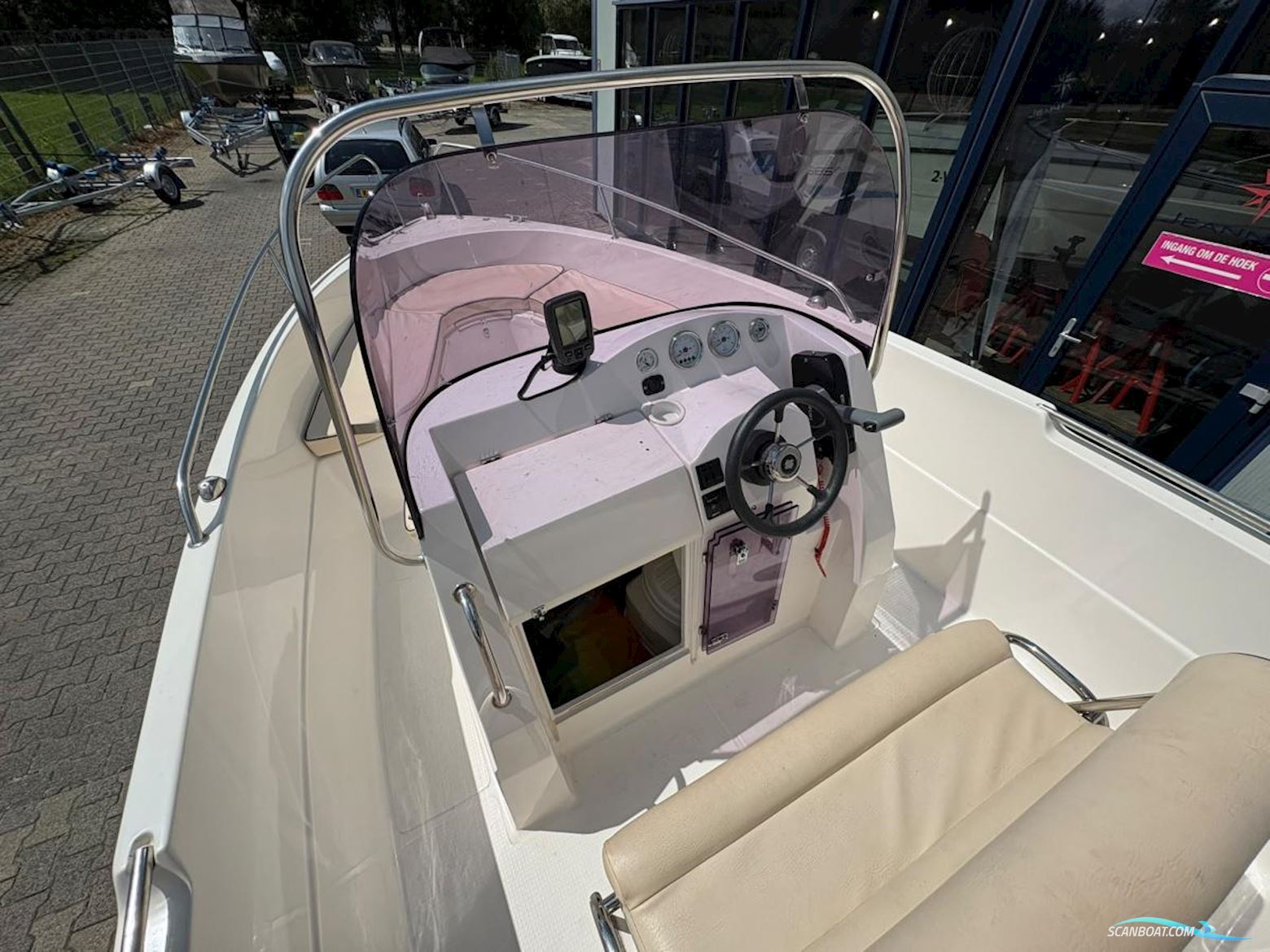 Ocean Master 550 Center Console