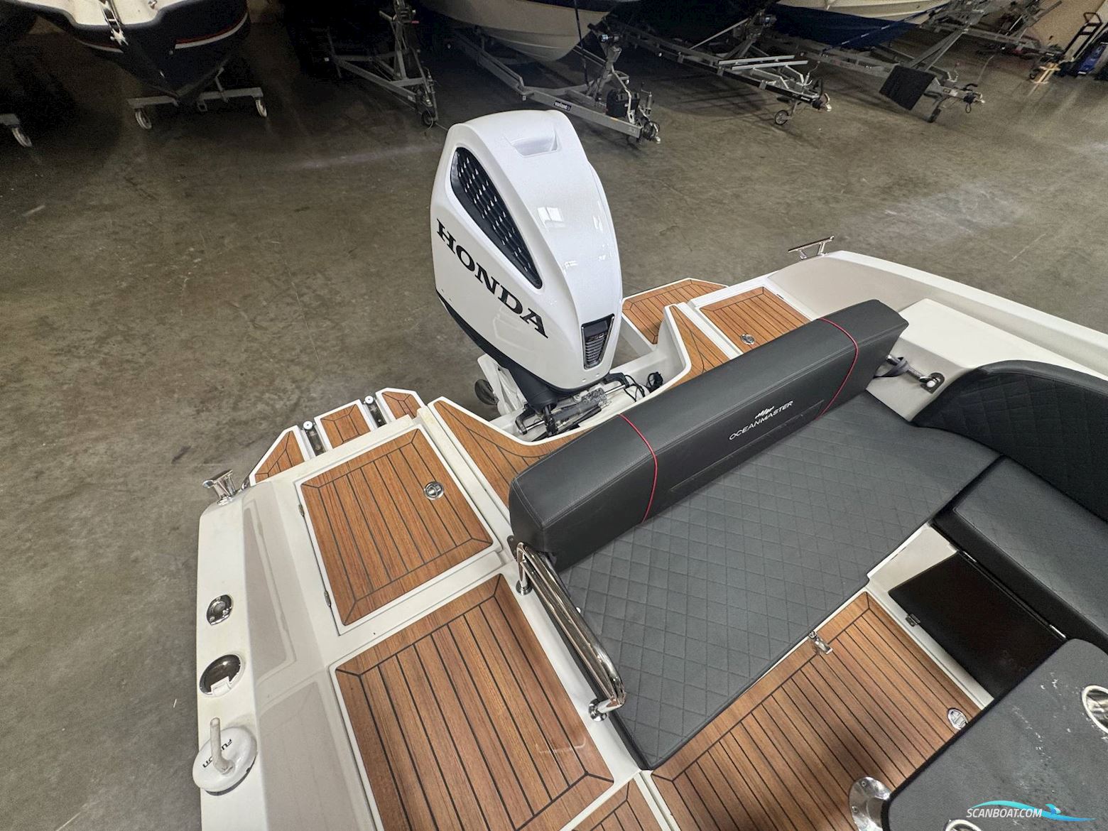 Oceanmaster 680DC m/ 250 Honda 4-Takt Kun 60 Timer