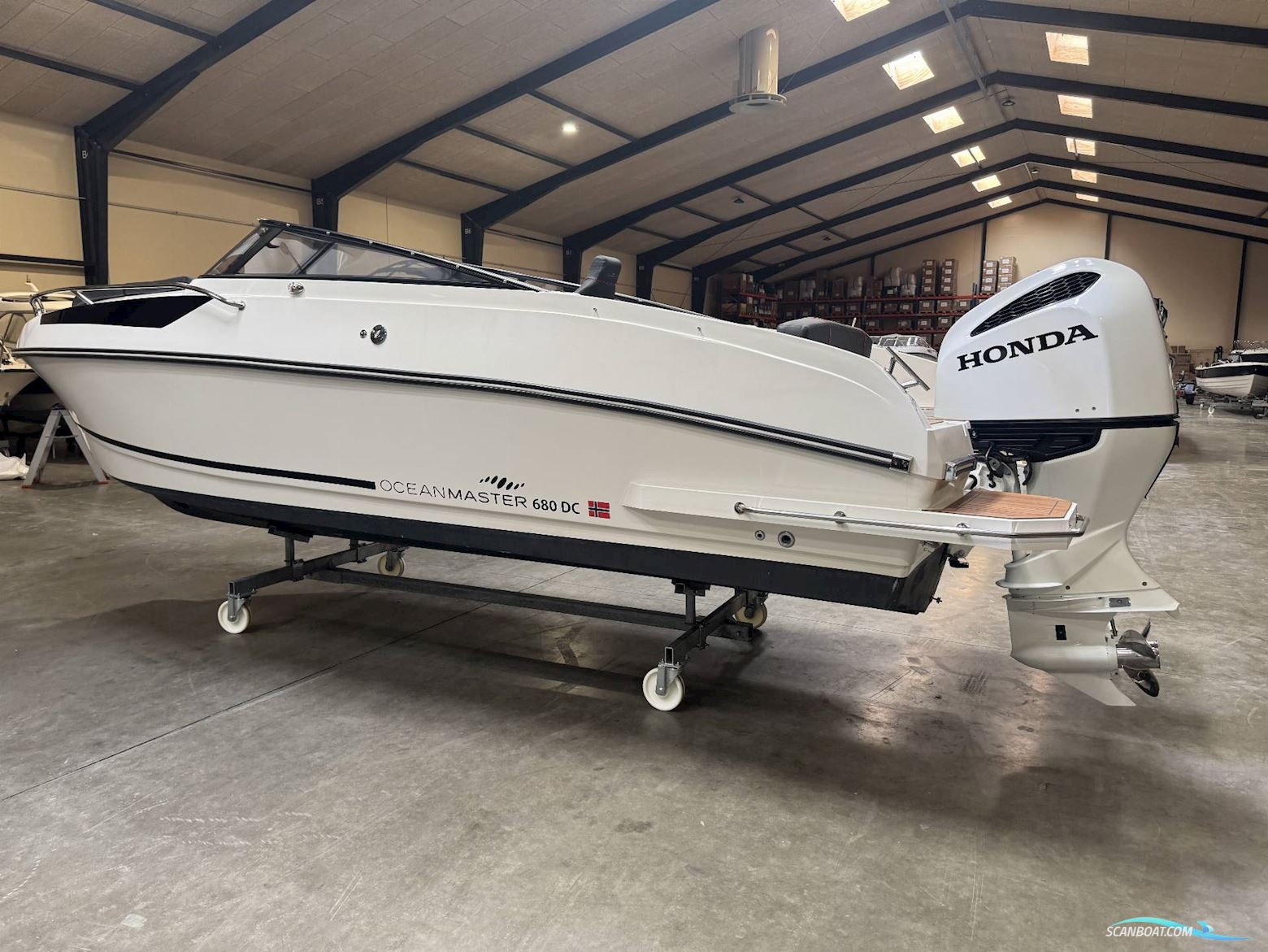 Oceanmaster 680DC m/ 250 Honda 4-Takt Kun 60 Timer