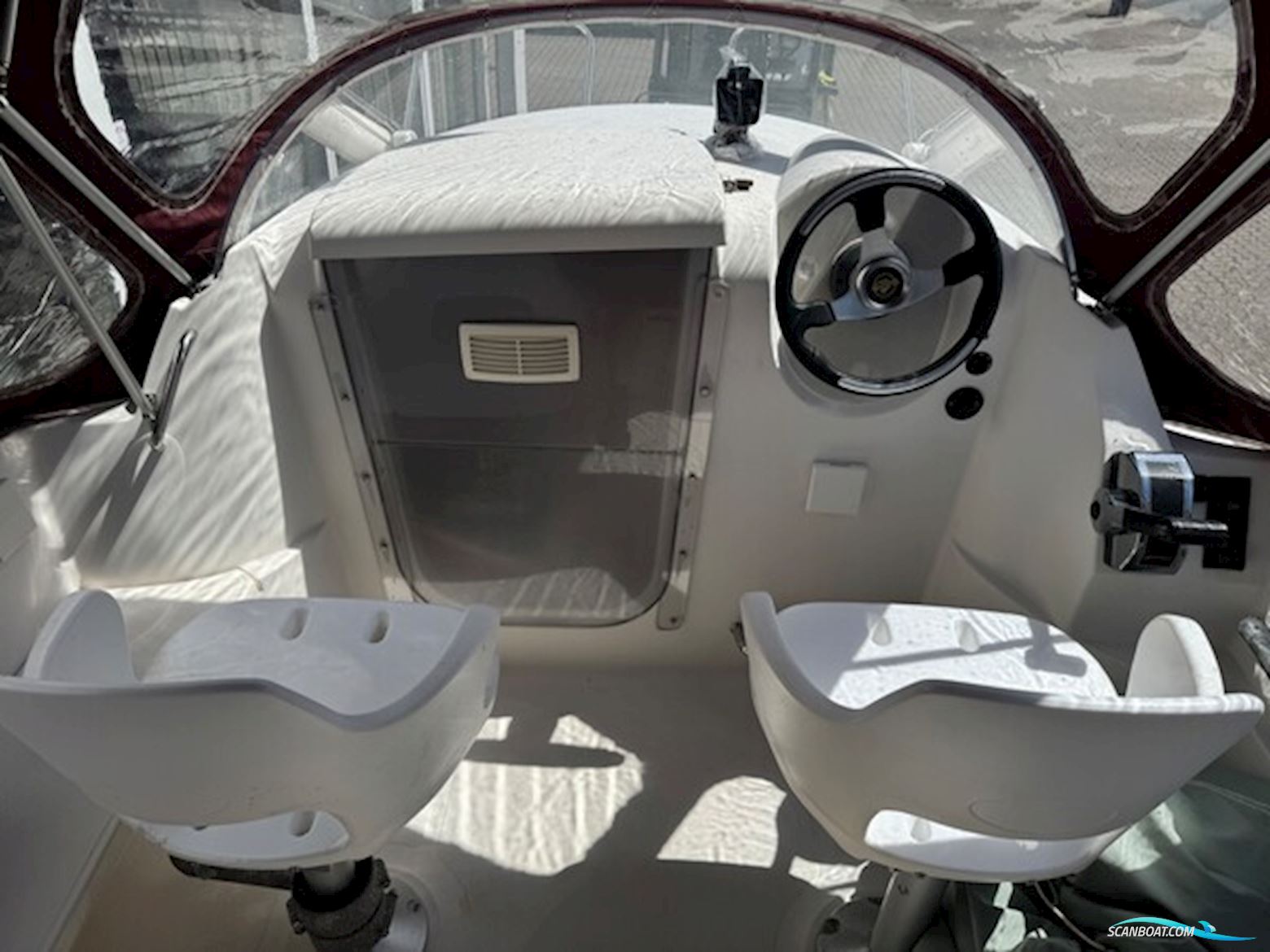 Ørnvik 470 Cruiser med 50 hk Mercury-EFI og 1000 kg Brenderup bådtrailer med el-spil