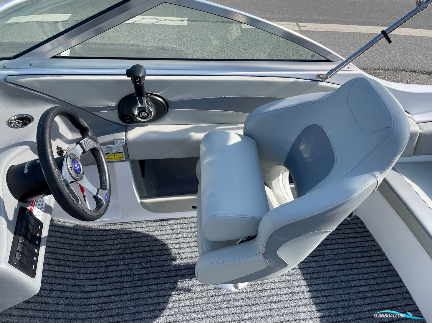 Olympic 580 Bowrider Med Mercury 115 hk CT