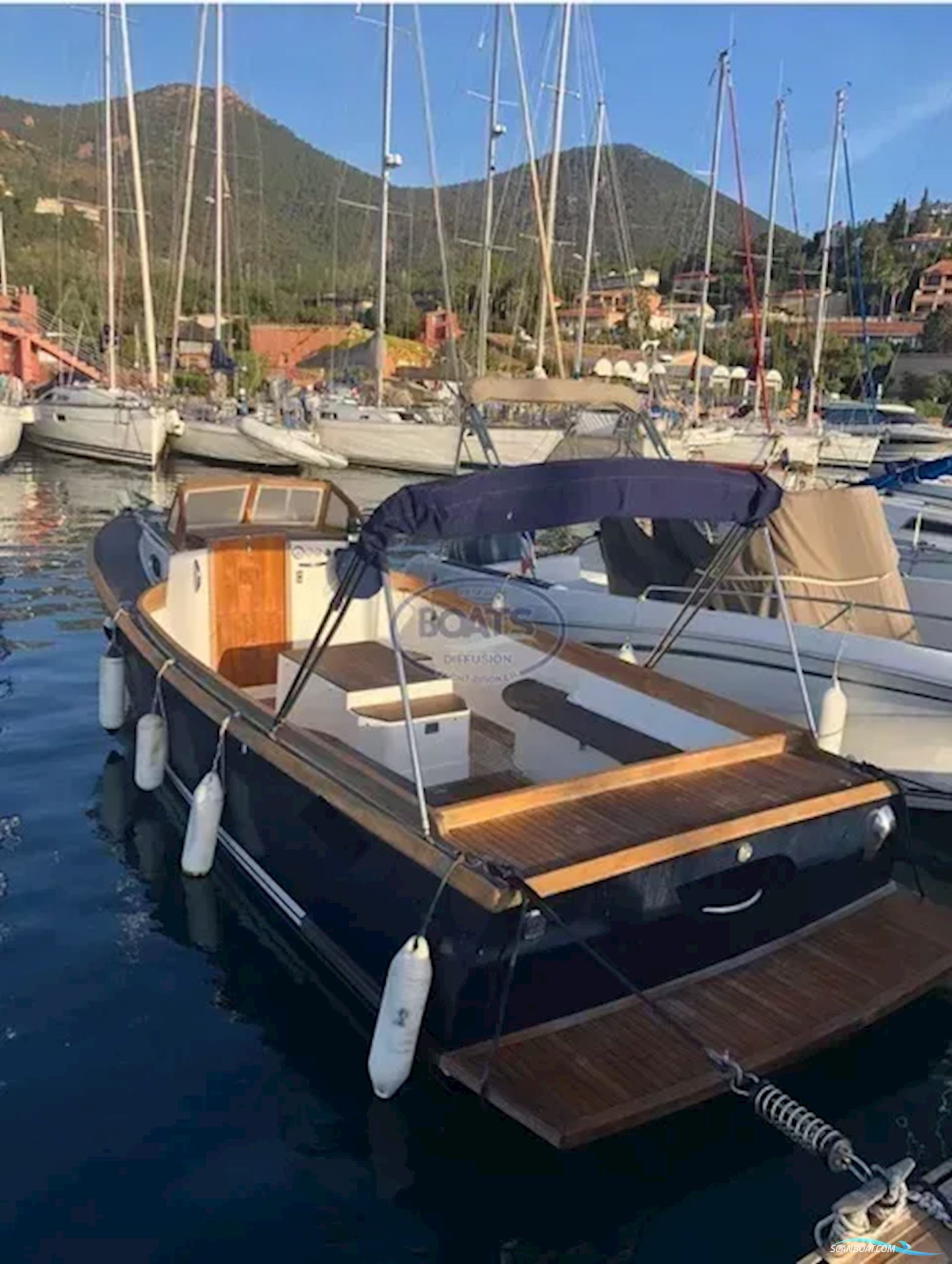 OSTREA MARINE NANTUCKET Range Boat 770