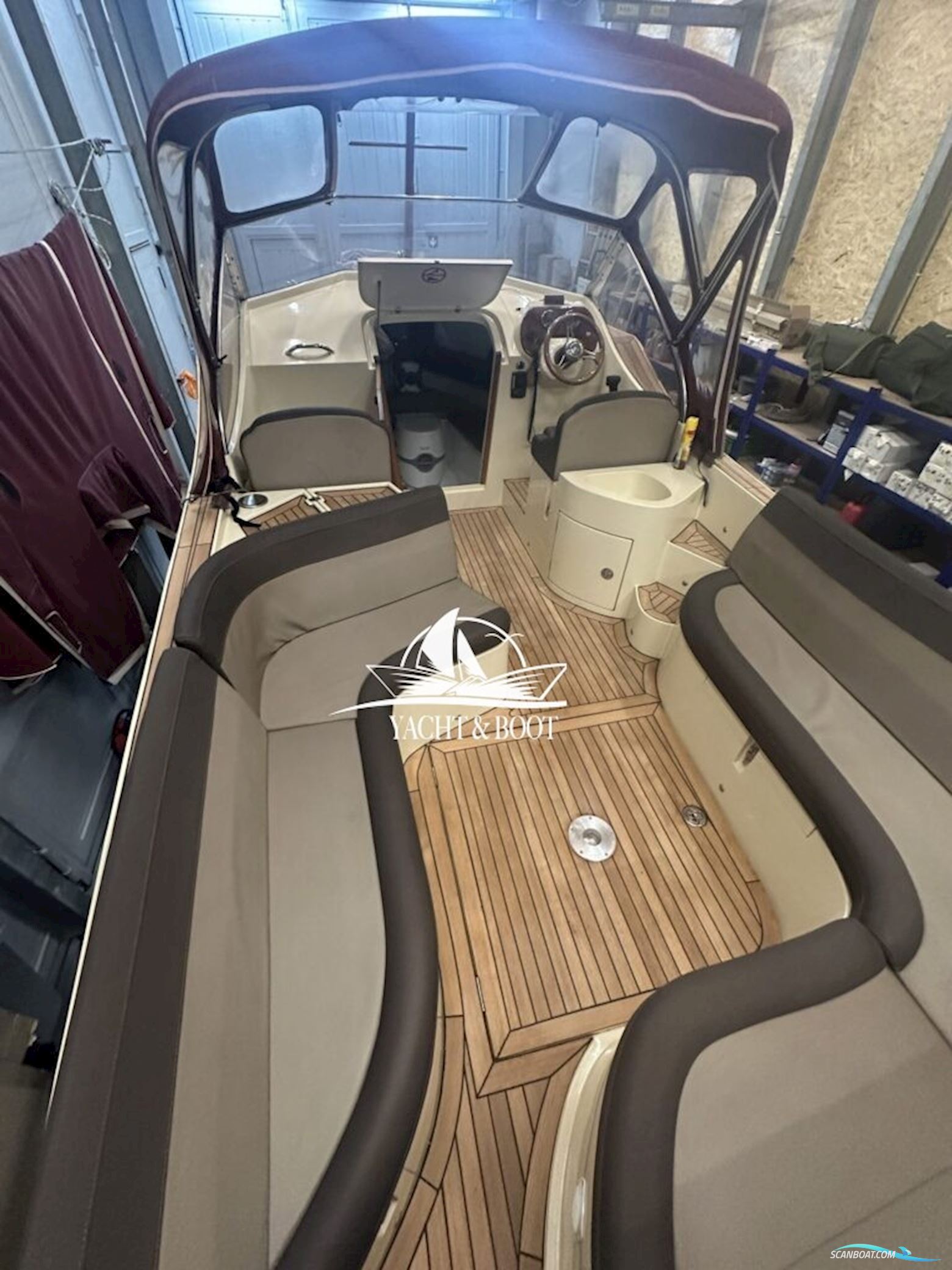 Oud Huijzer 700 Cabine