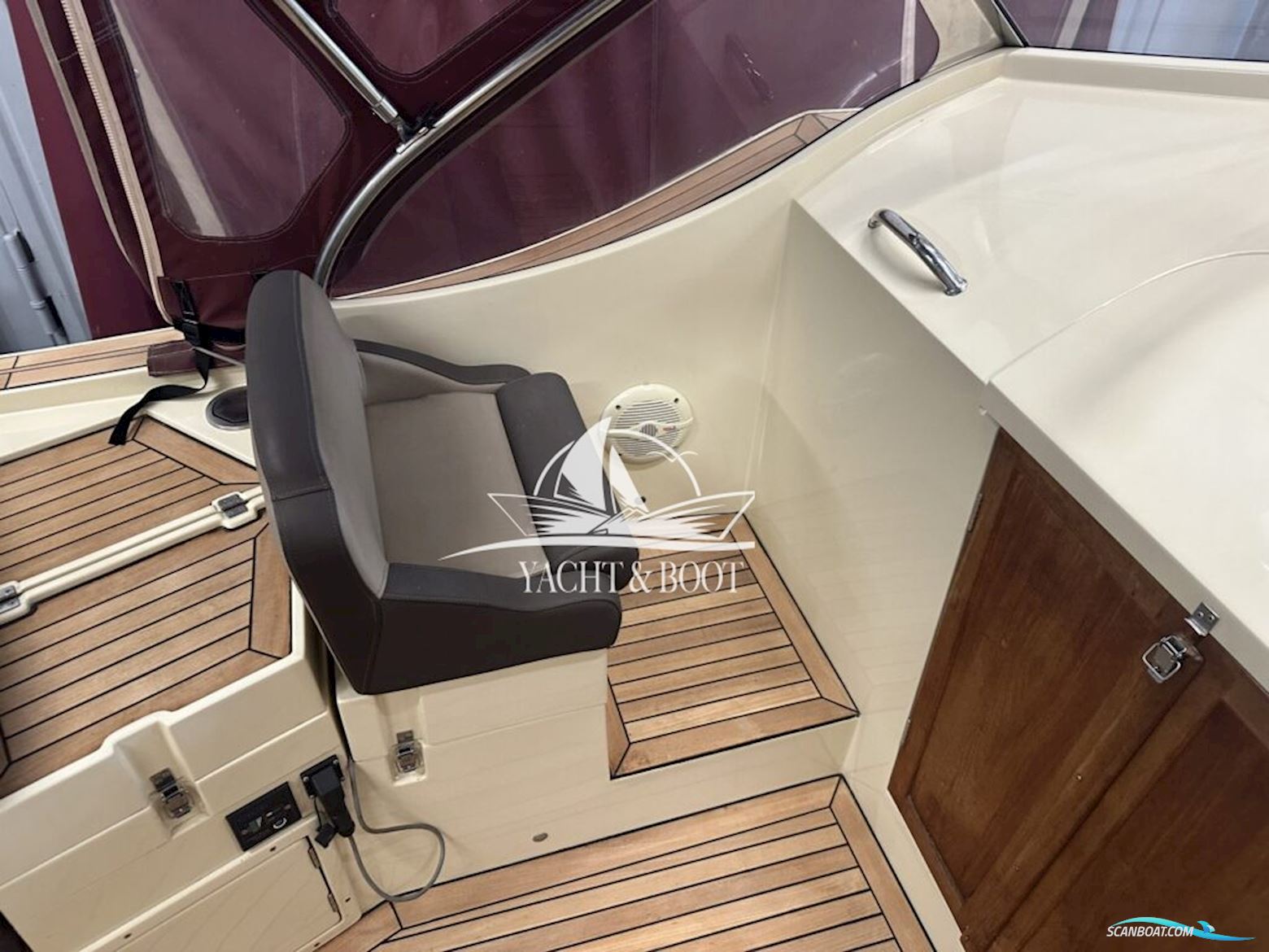 Oud Huijzer 700 Cabine