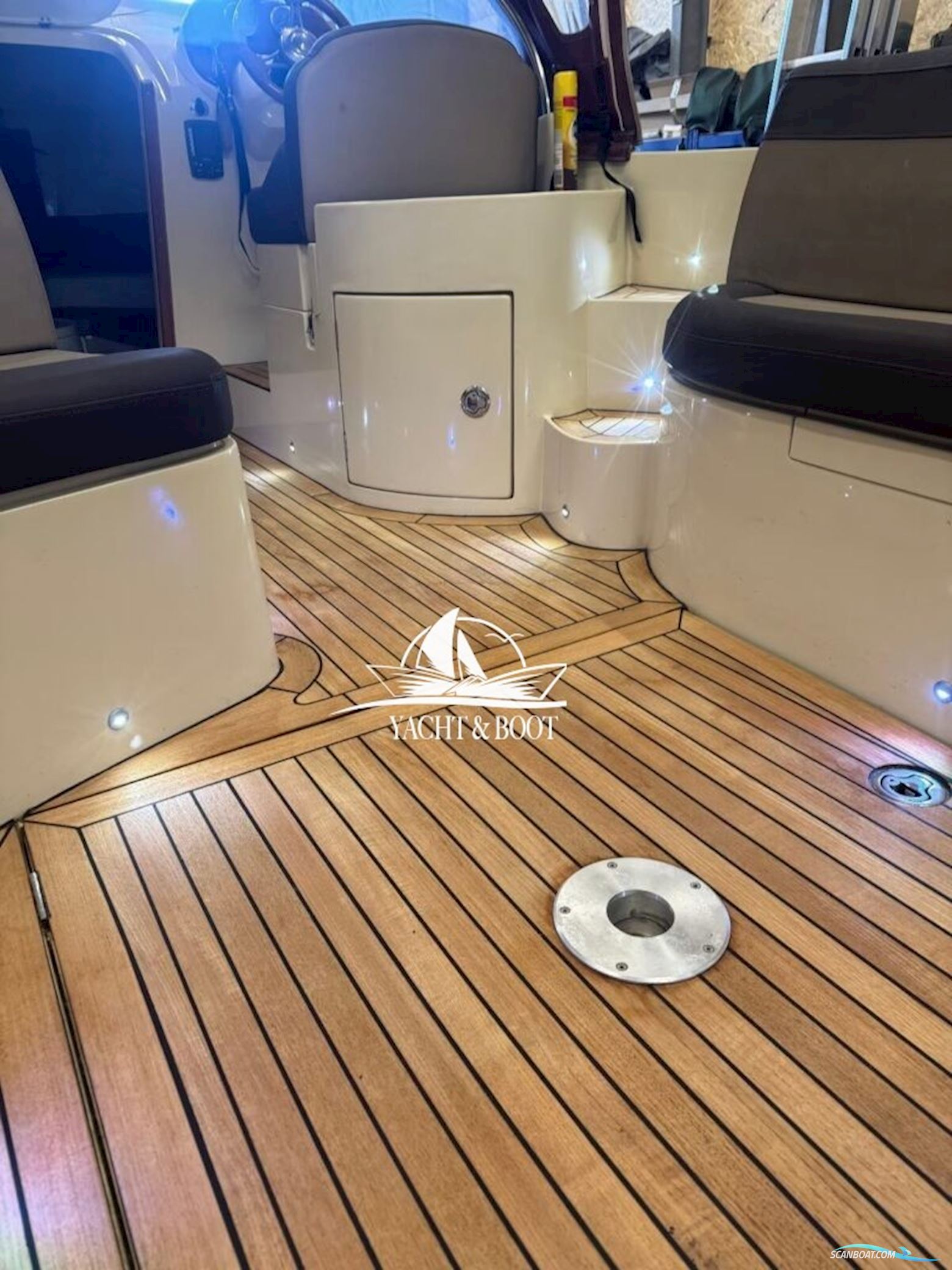 Oud Huijzer 700 Cabine