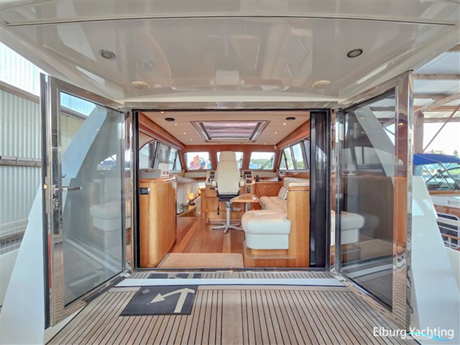 Pacific Allure 180 - Wheelhouse