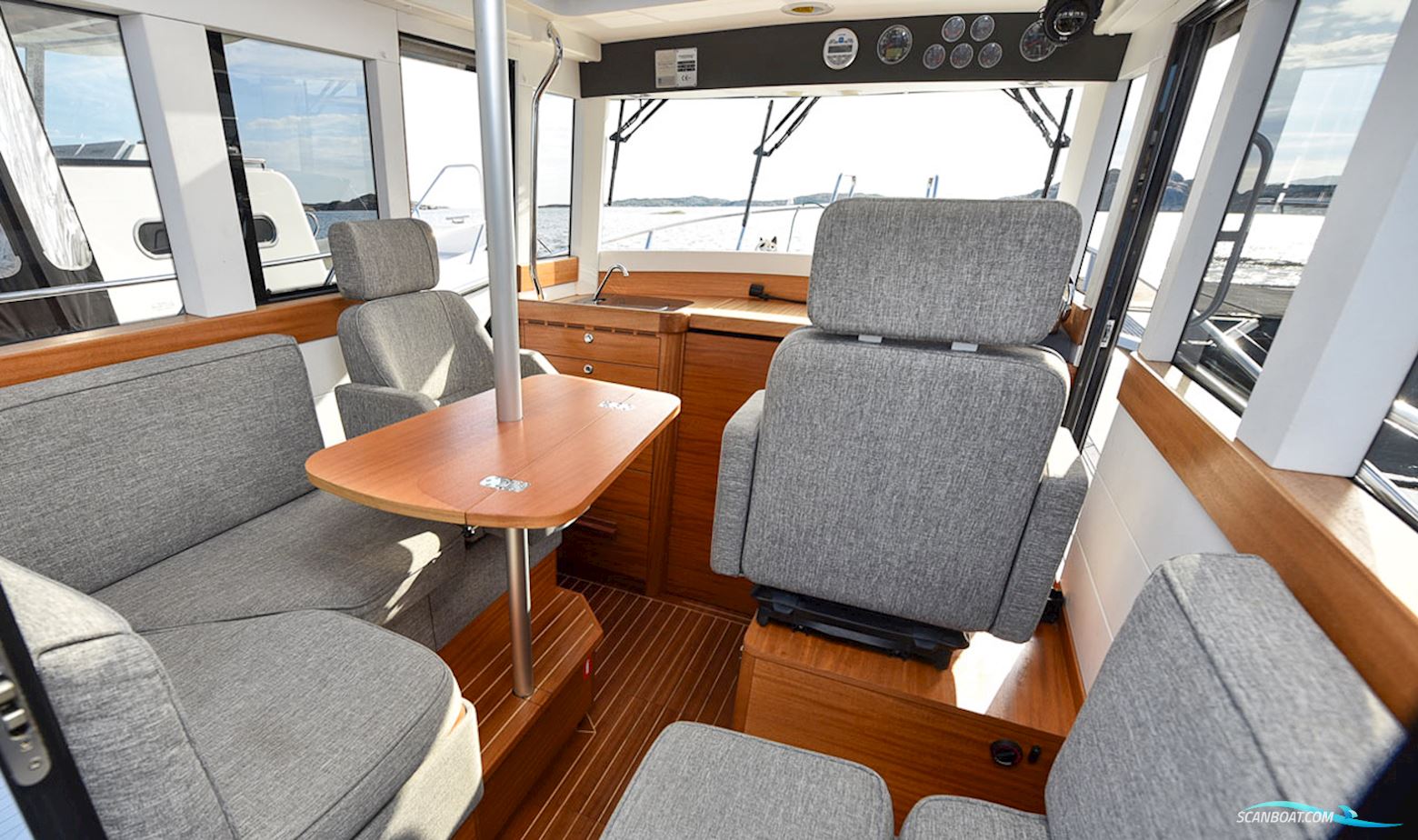 Paragon 25 Cabin