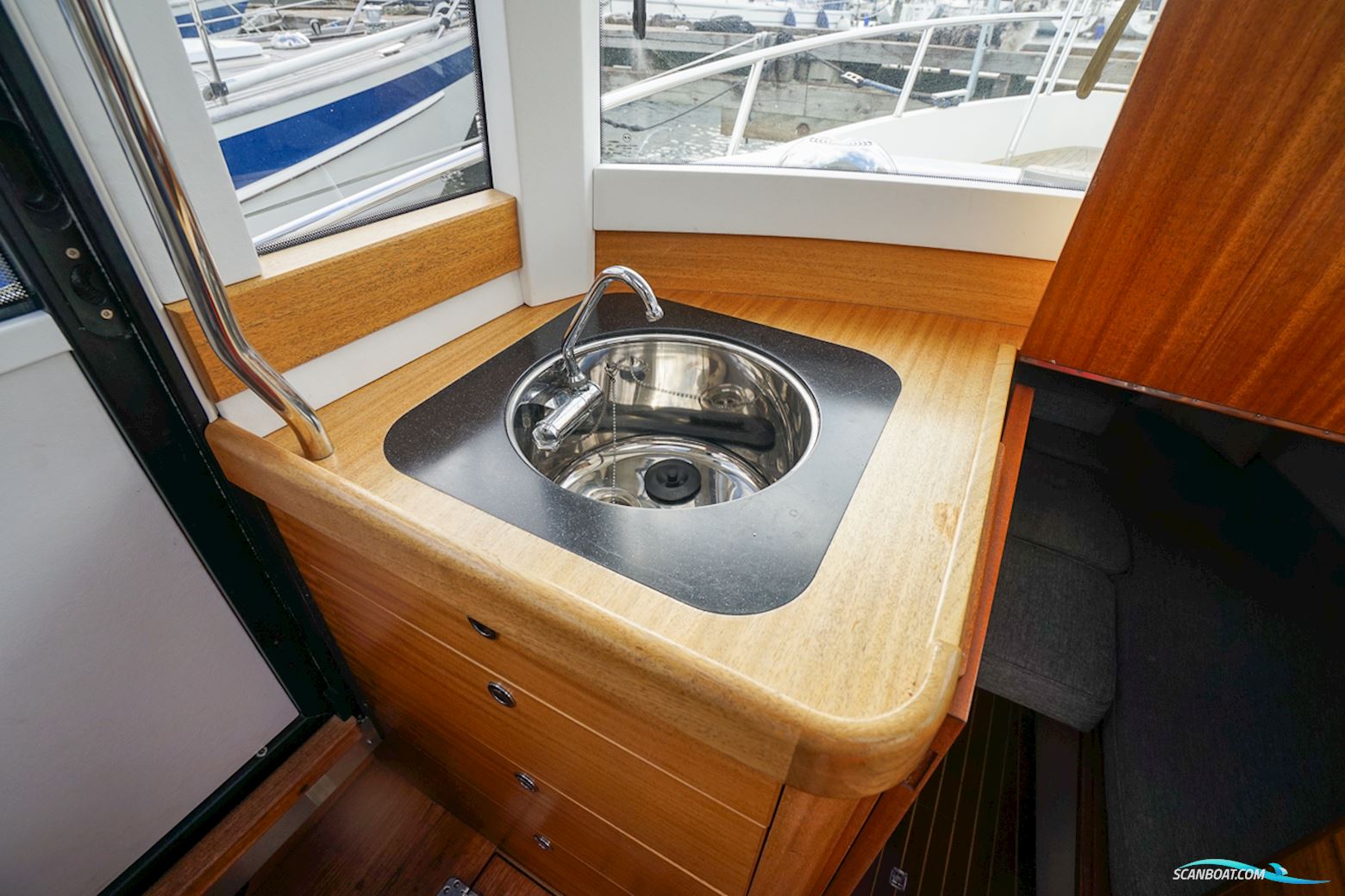 Paragon 25 Cabin