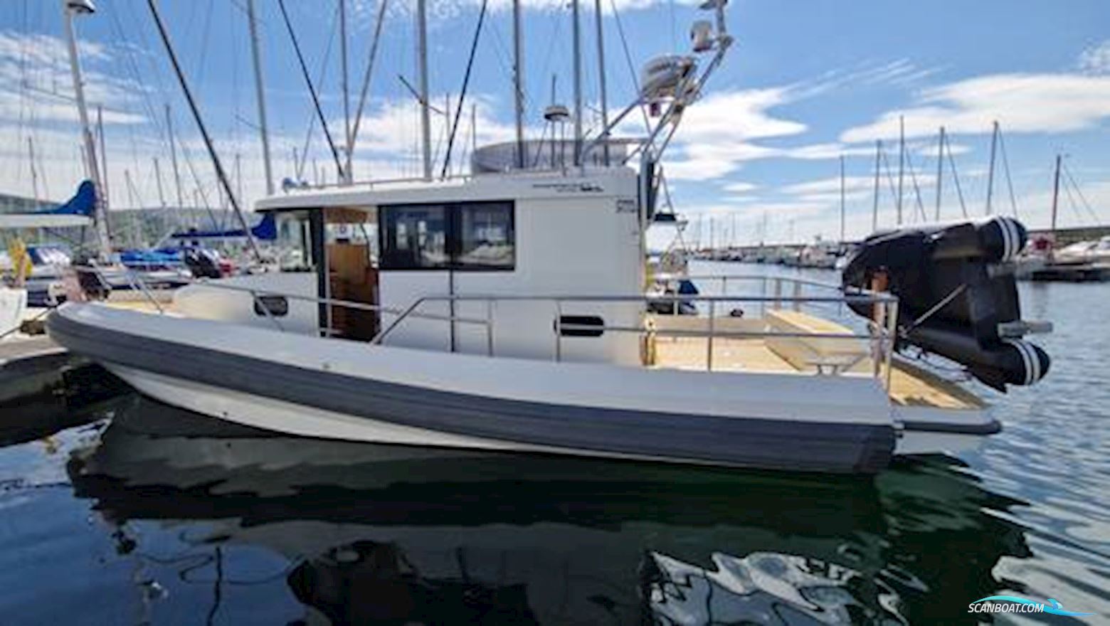 Paragon 31 Flybridge Motorboot 2014, mit Volvo Penta motor, England