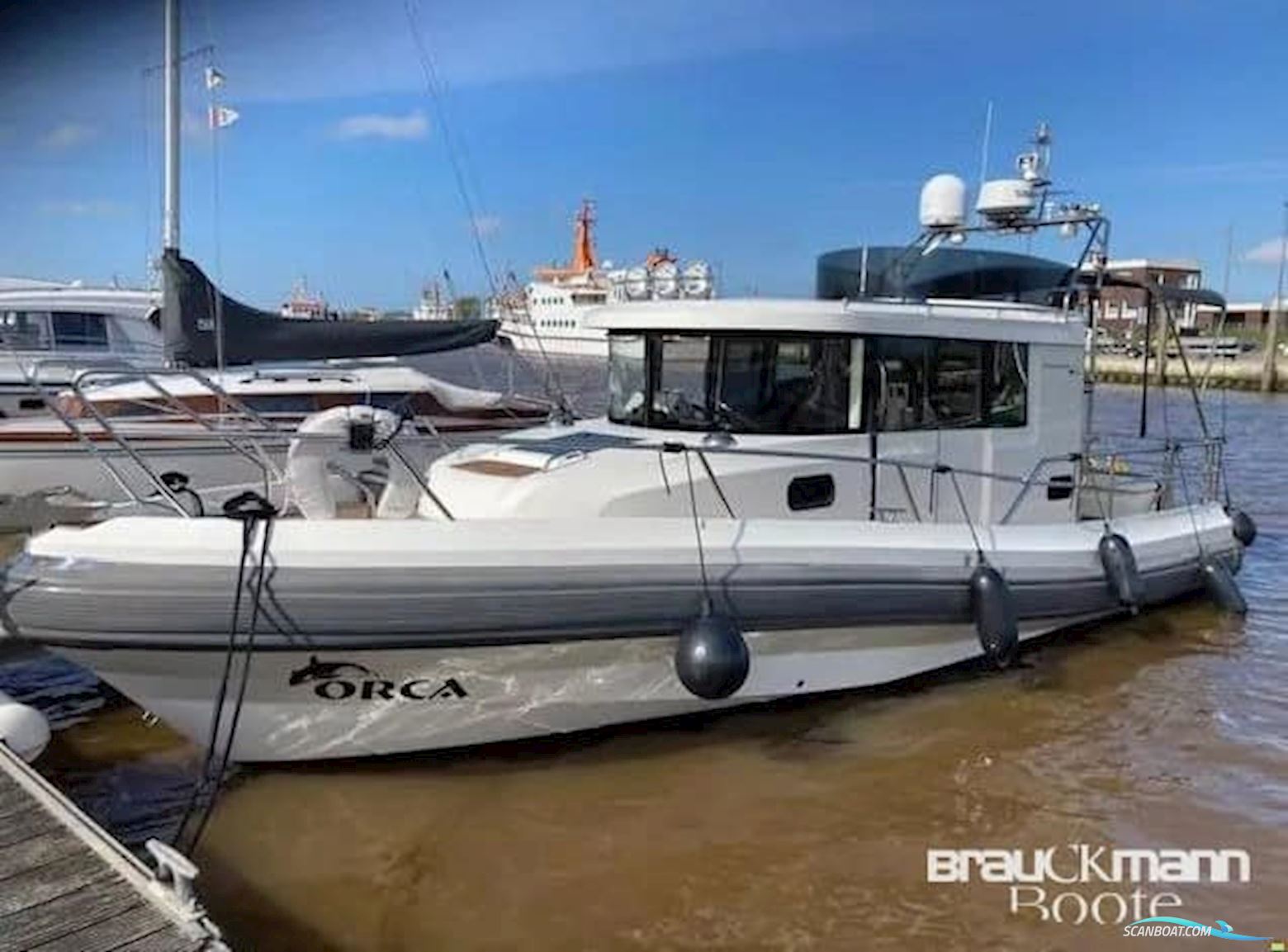 Paragon 31 Motorboot 2014, mit Volvo Penta motor, Deutschland