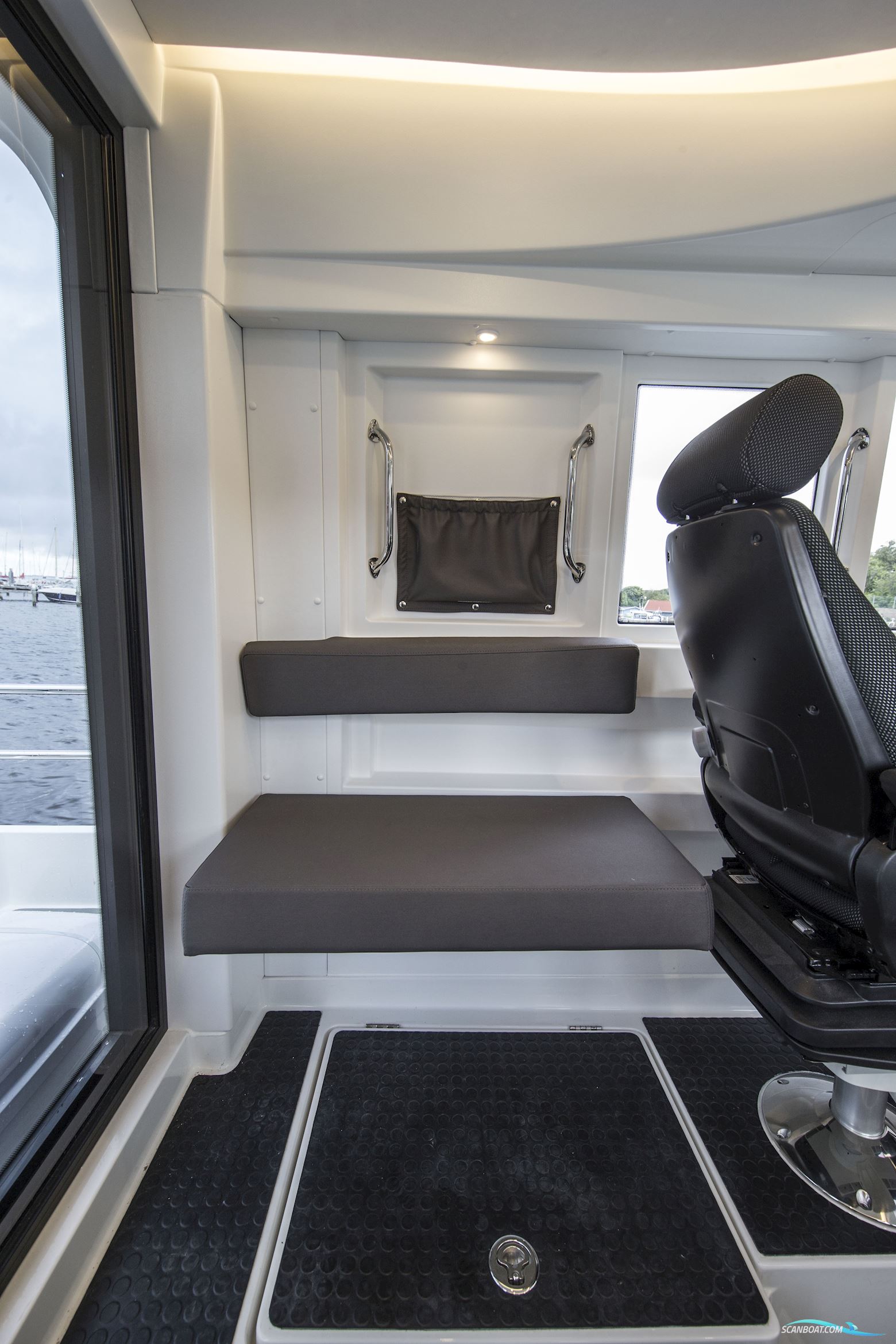 Paragon Yachts 31 Cabin