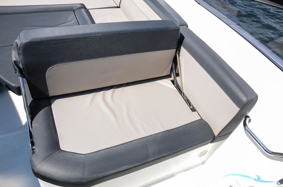 Parker 690 Day Cruiser