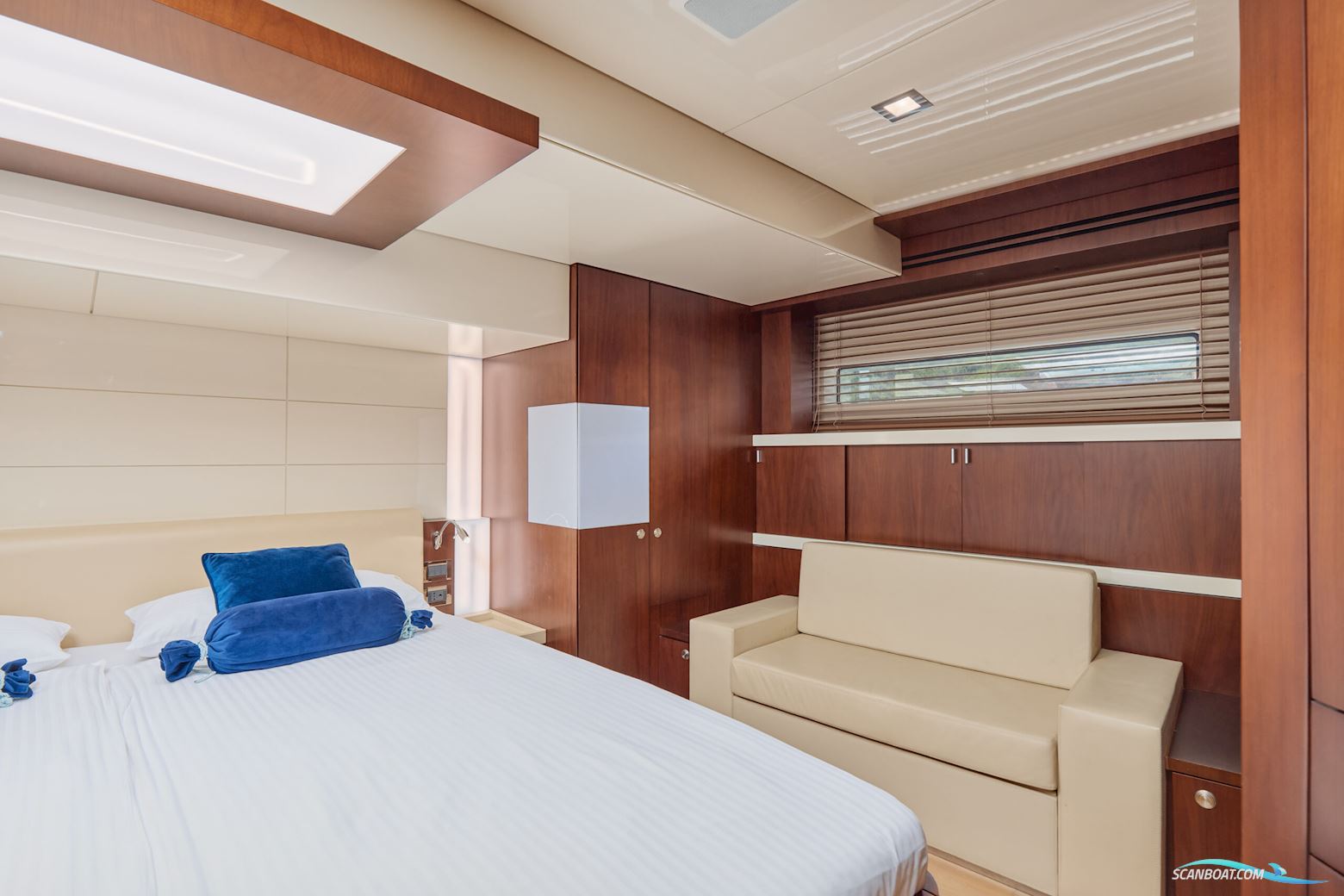 Peer Gynt Big Rubber Duck