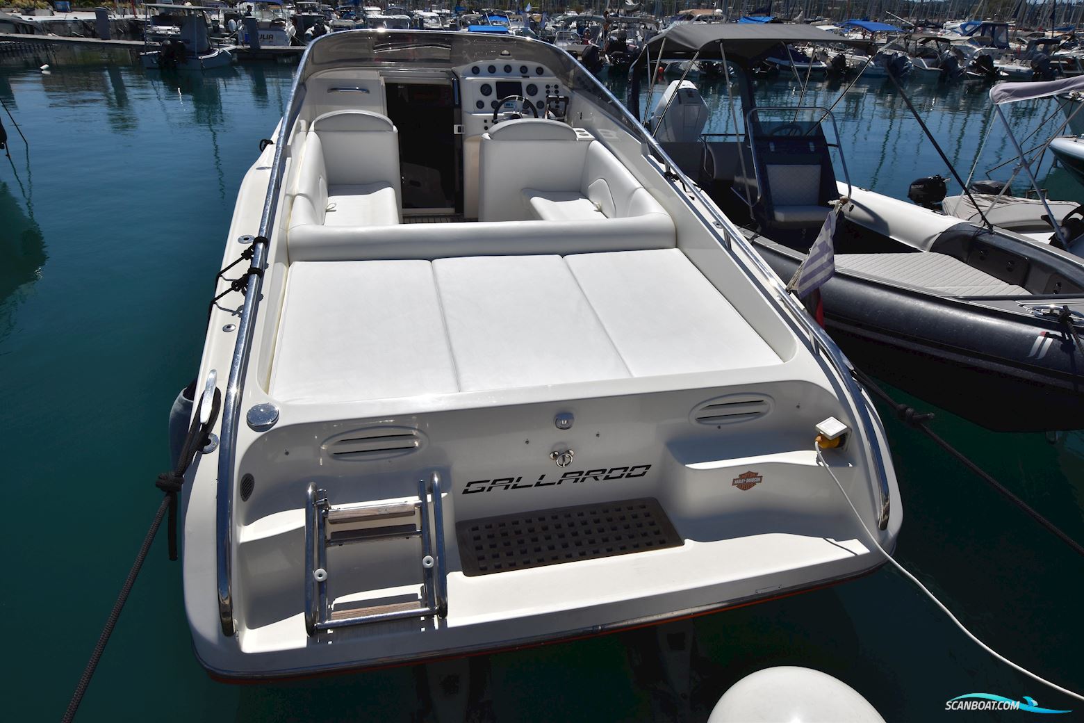 Performance Cruising 907