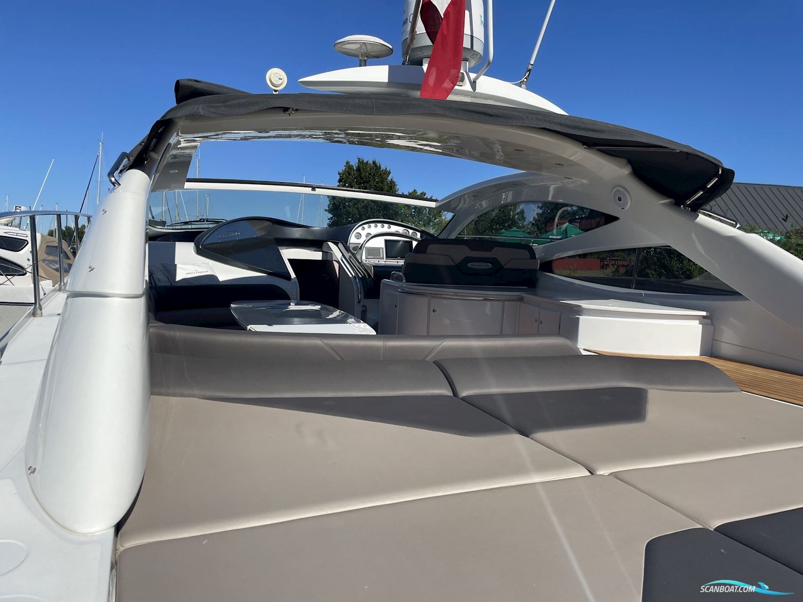 Pershing 52