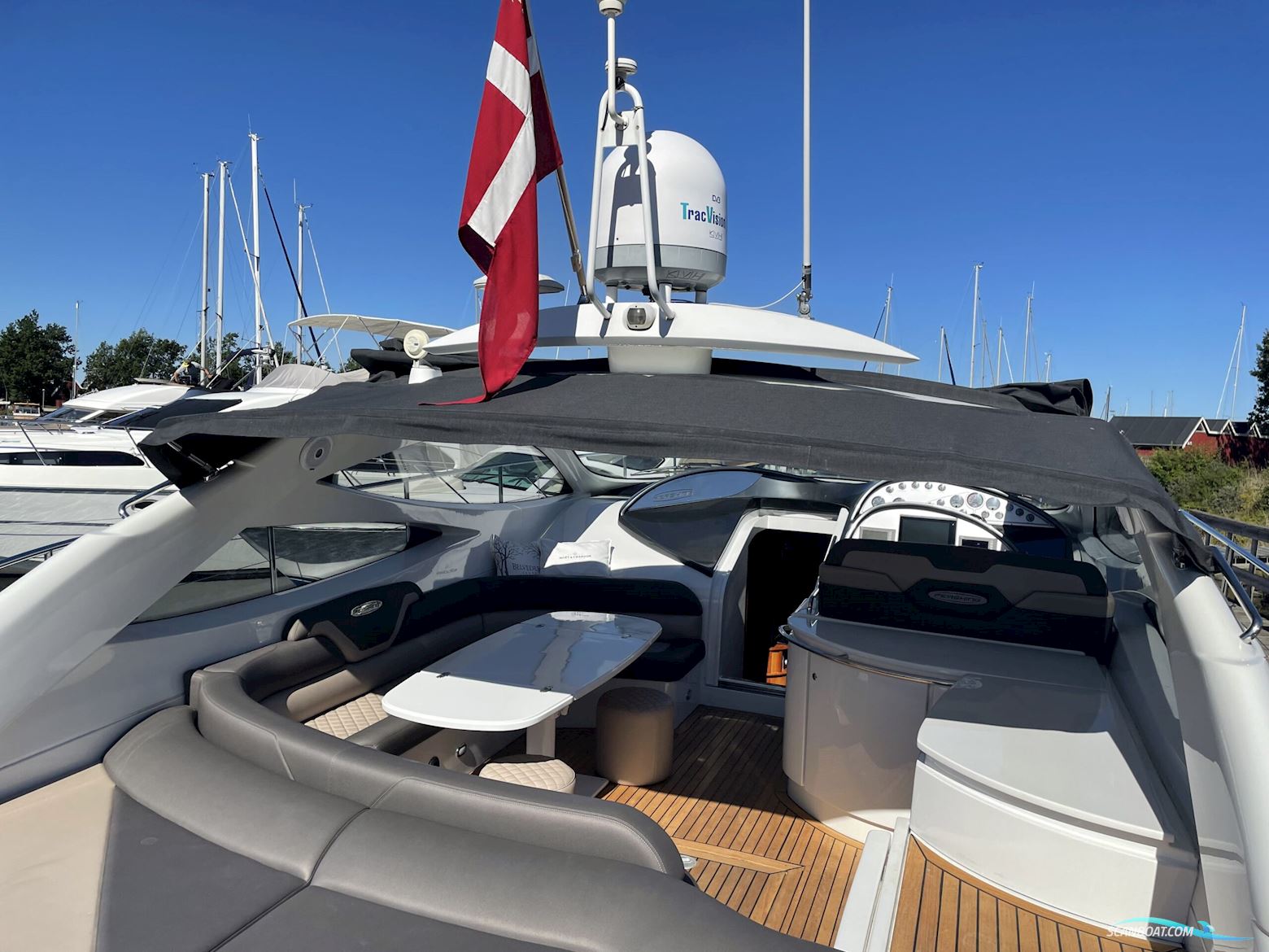 Pershing 52