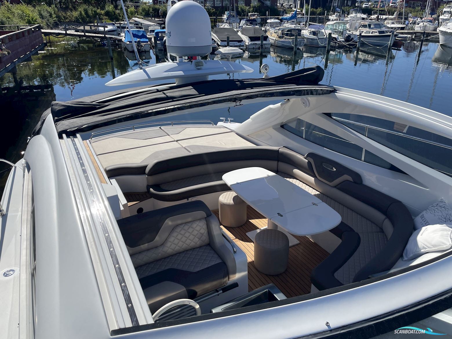 Pershing 52