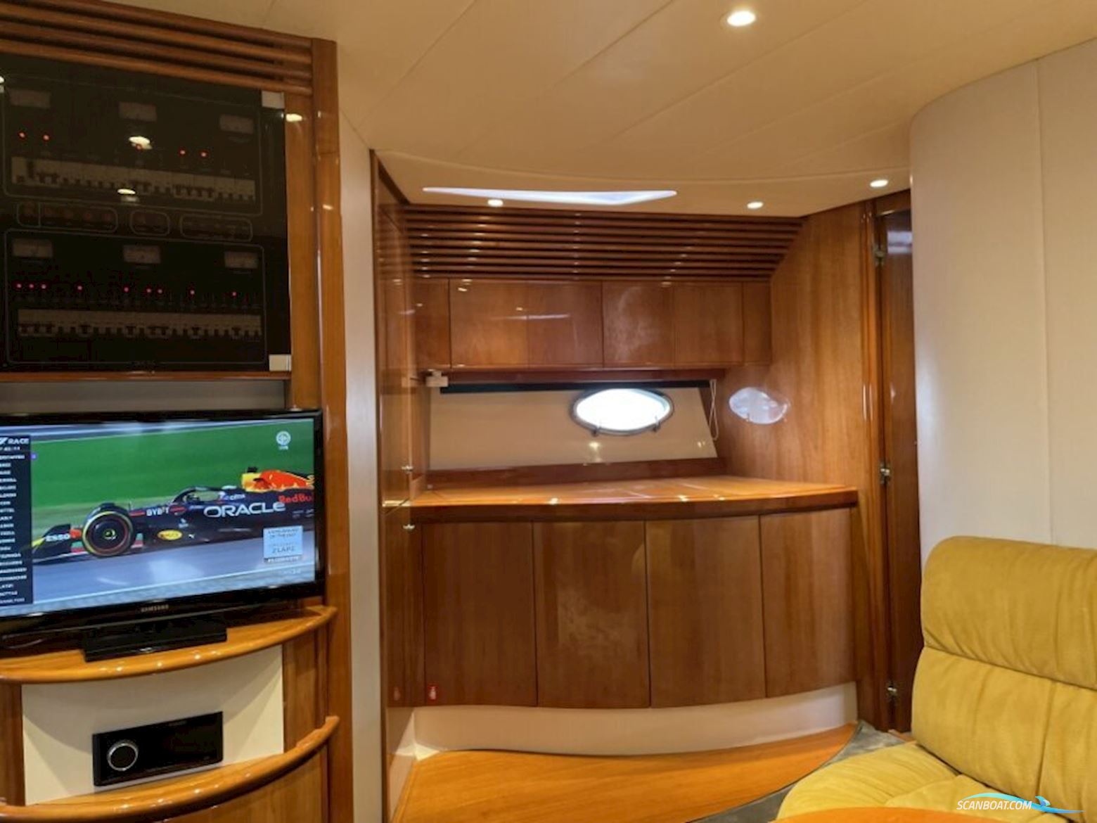 Pershing 52