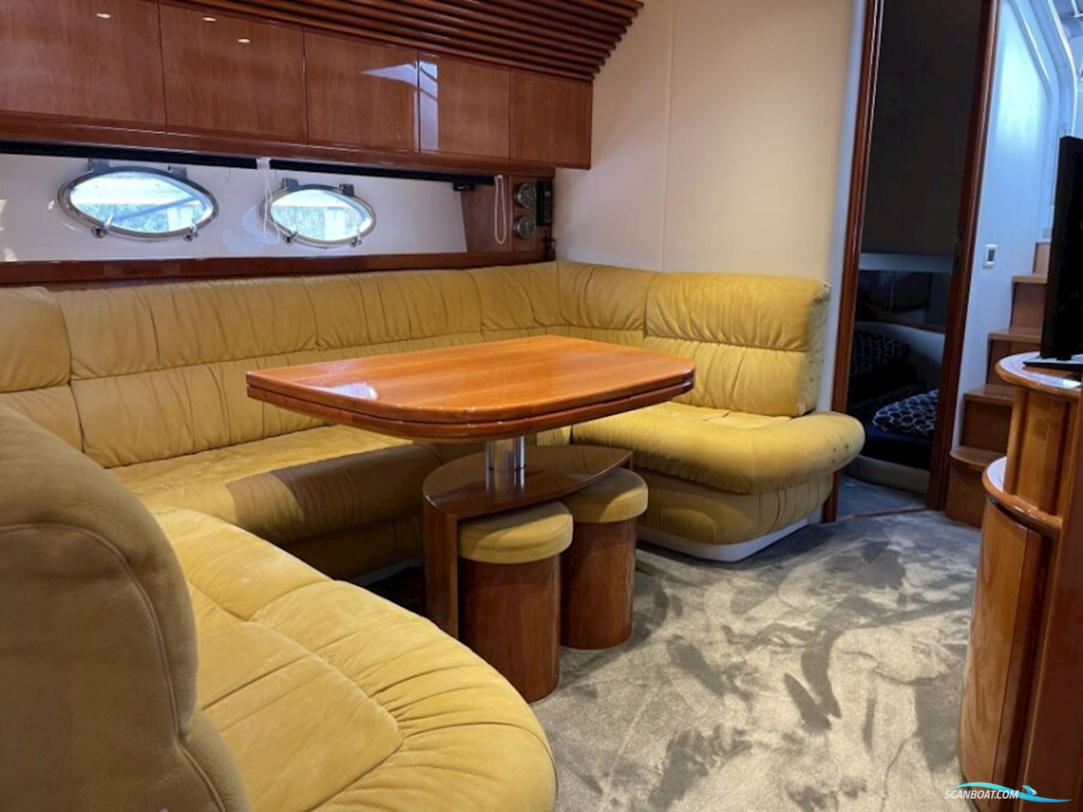 Pershing 52