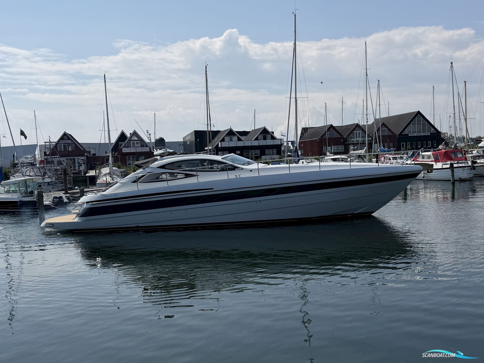 Pershing 52