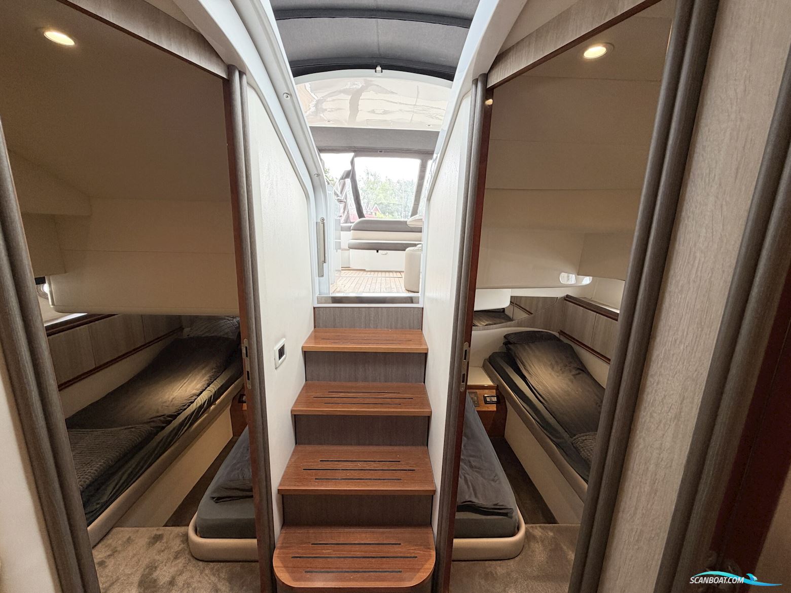 Pershing 52