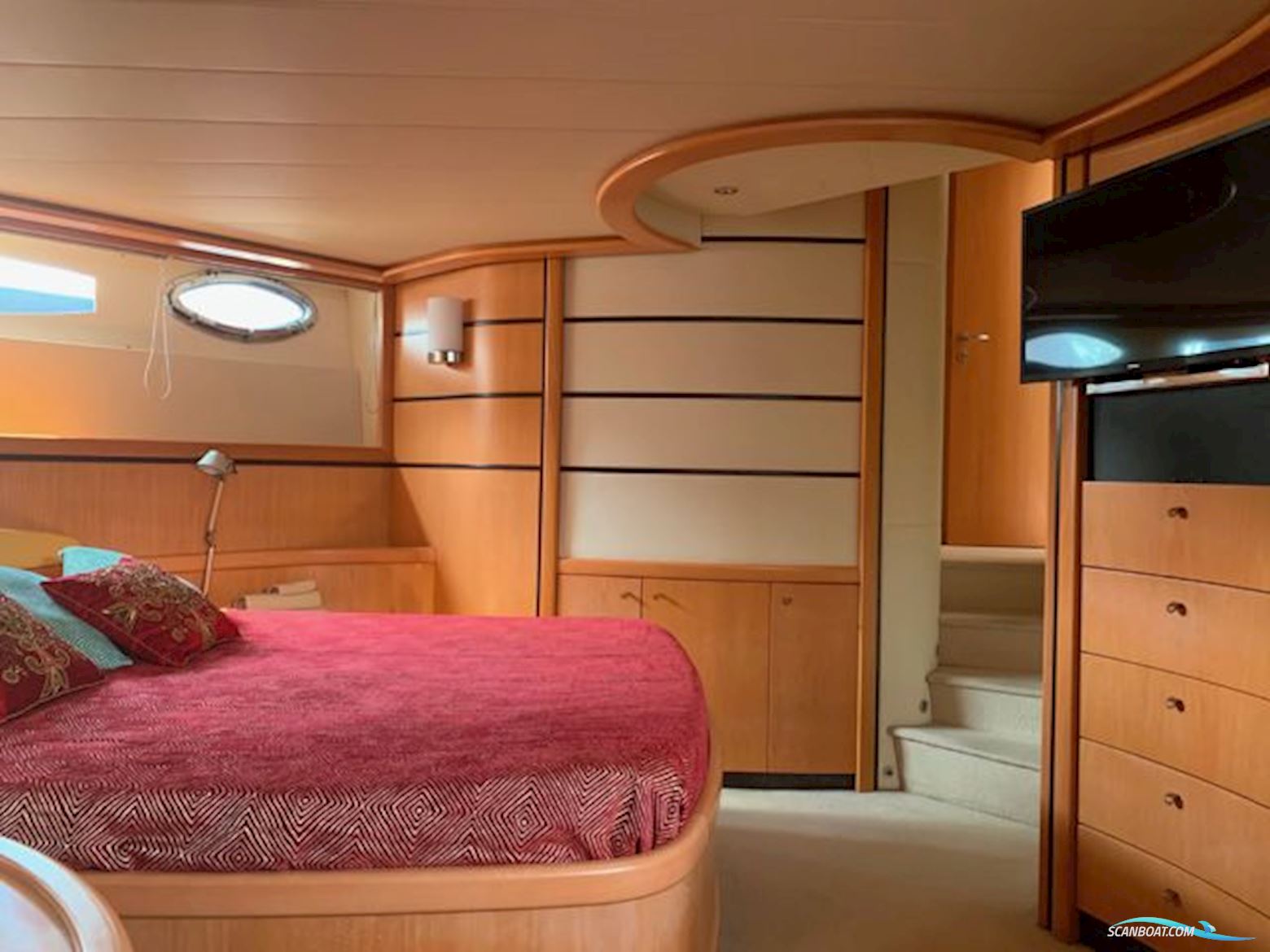 Pershing 76