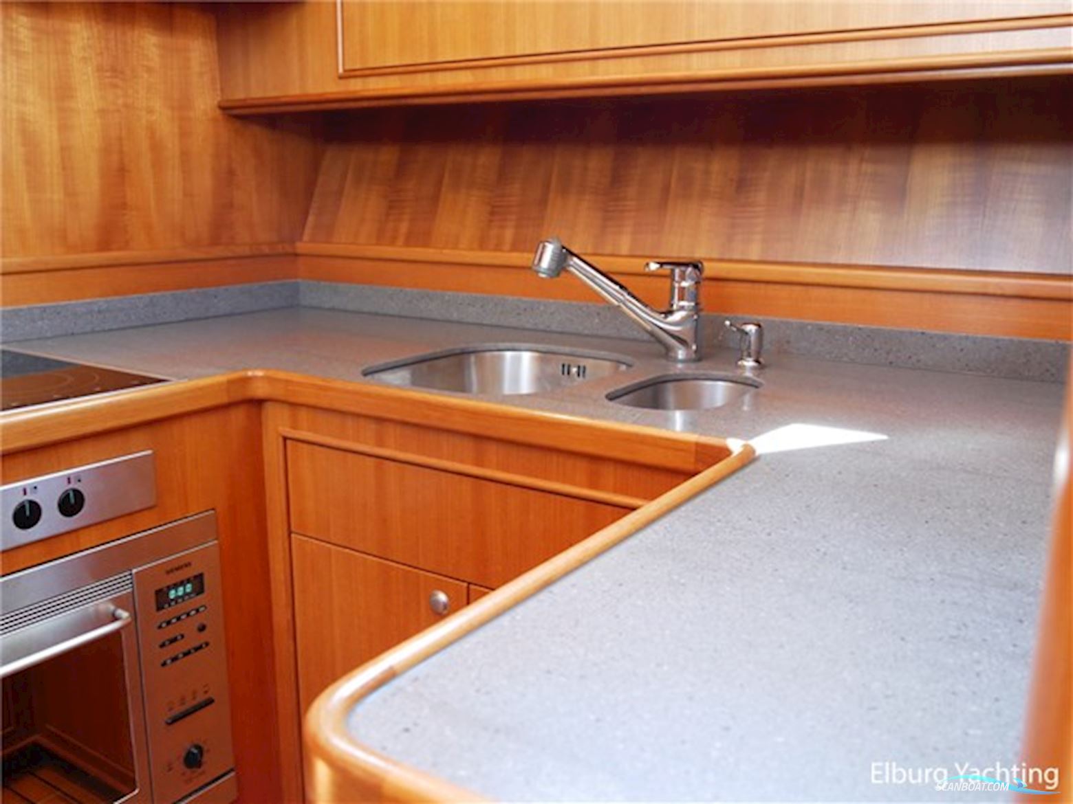 Pieter Beeldsnijder 58 - Open Pilothouse