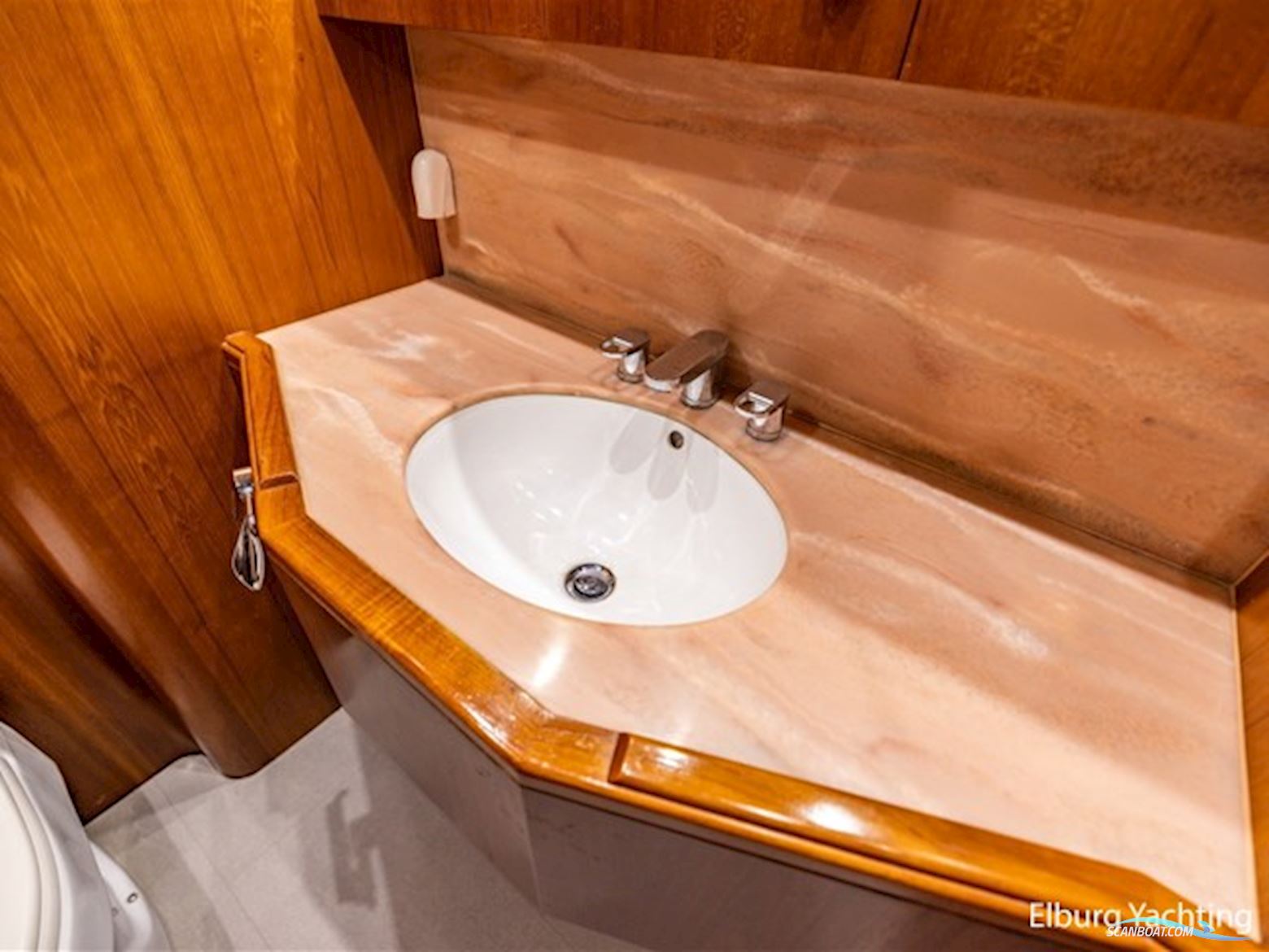 Pieter Beeldsnijder 60 - Explorer Yacht 