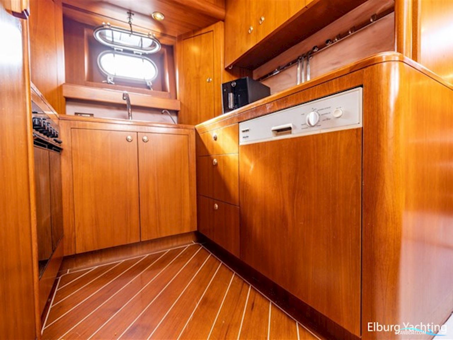 Pieter Beeldsnijder 60 - Explorer Yacht 