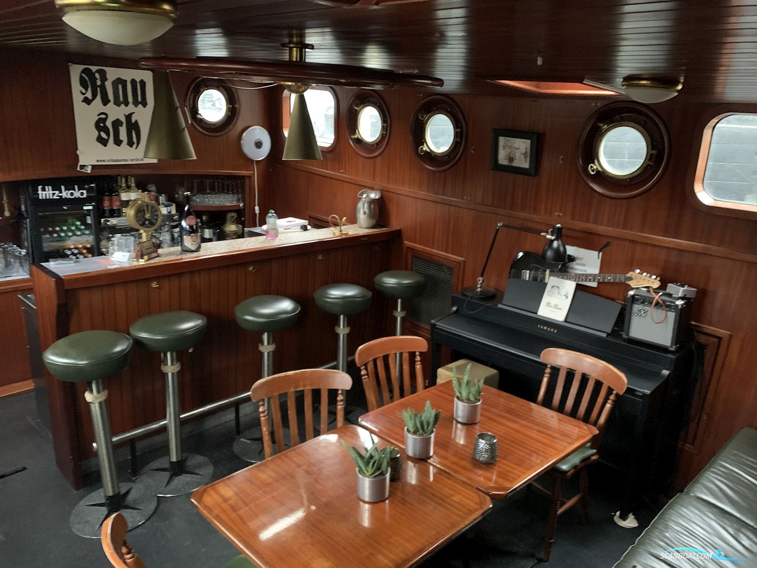 Platbodem Motortjalk