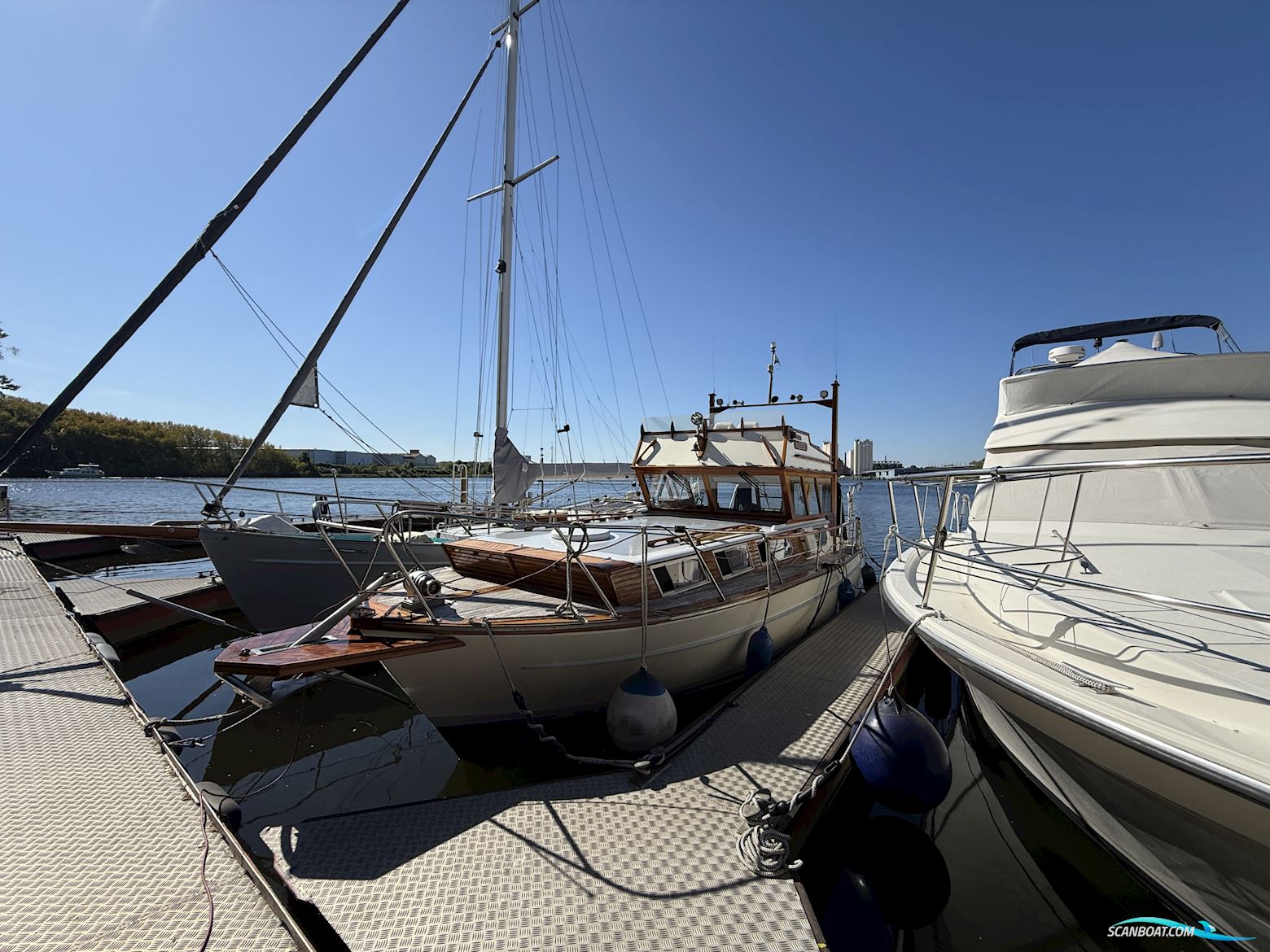 Polyboats Polyflash Motorboot 1963, mit Daimler Benz OM 617 motor, Deutschland