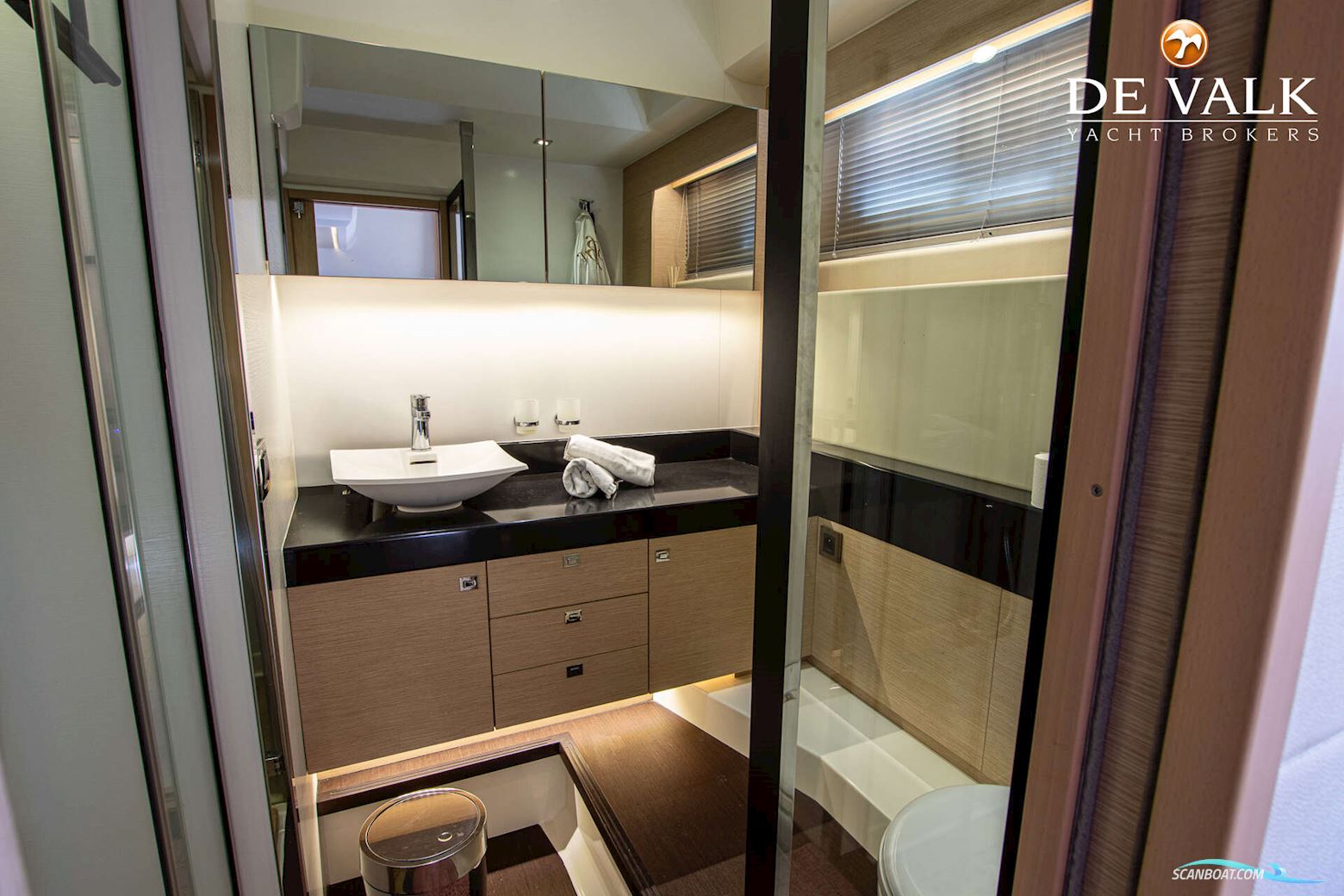 Prestige 550 Flybridge
