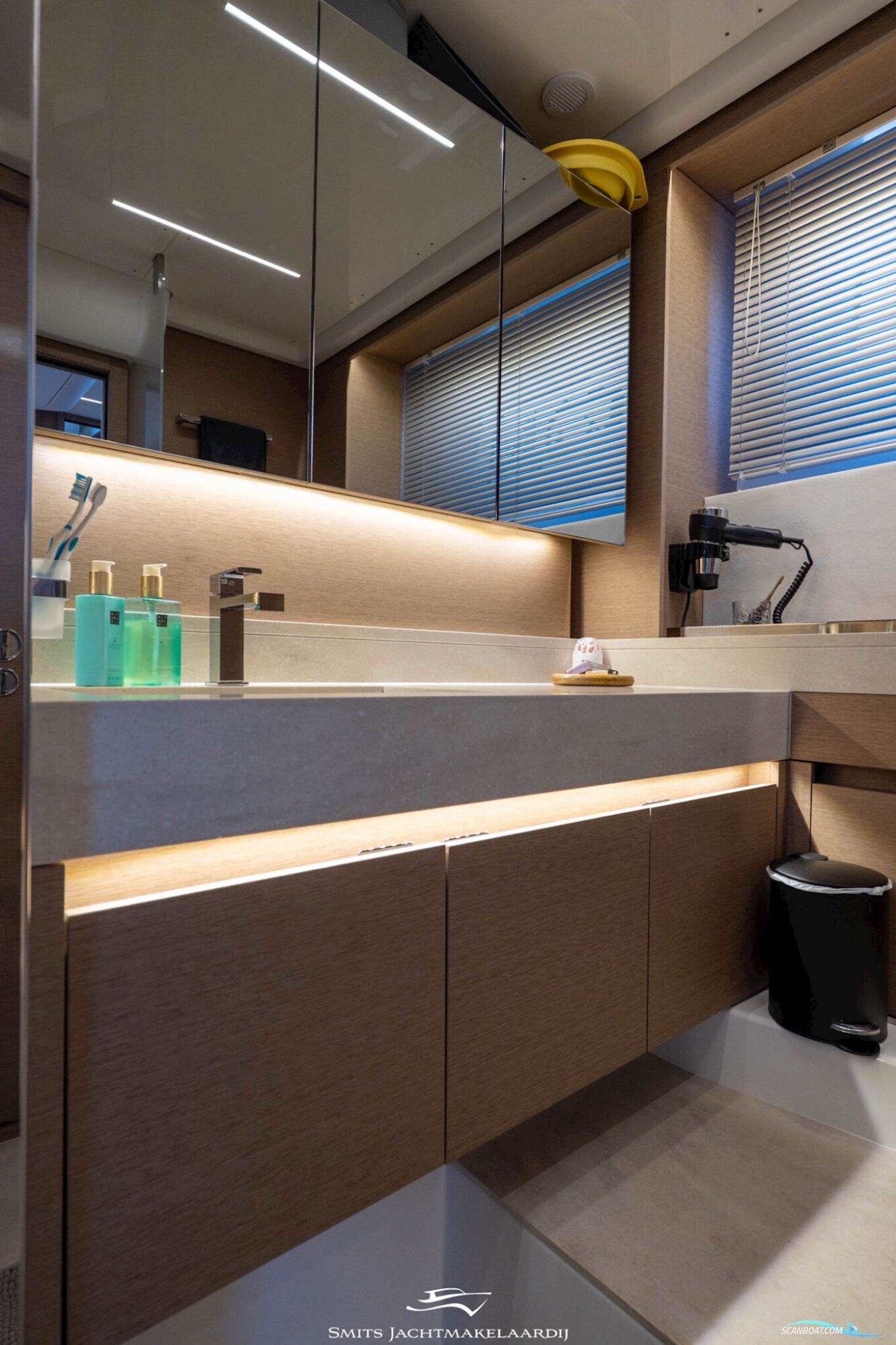 Prestige 590 Flybridge