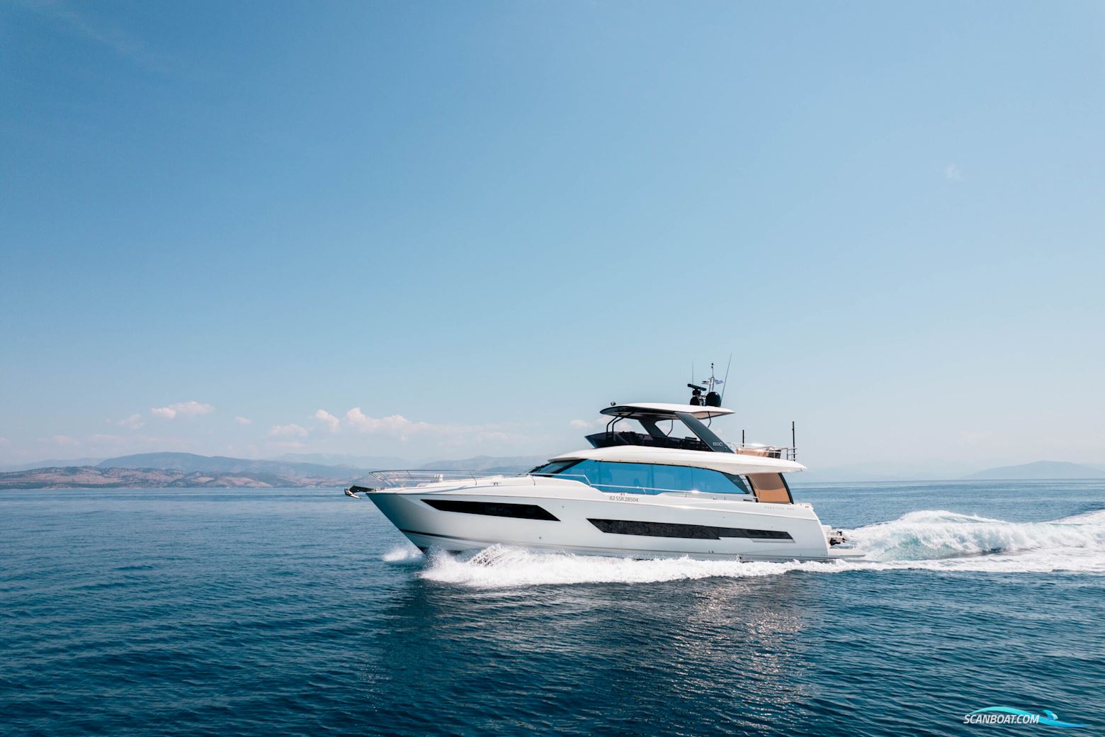 Prestige 690 flybridge