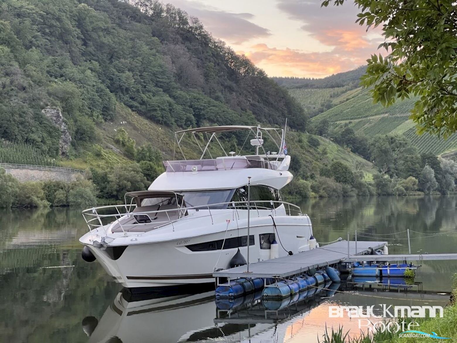 Prestige Yachts 500 Fly