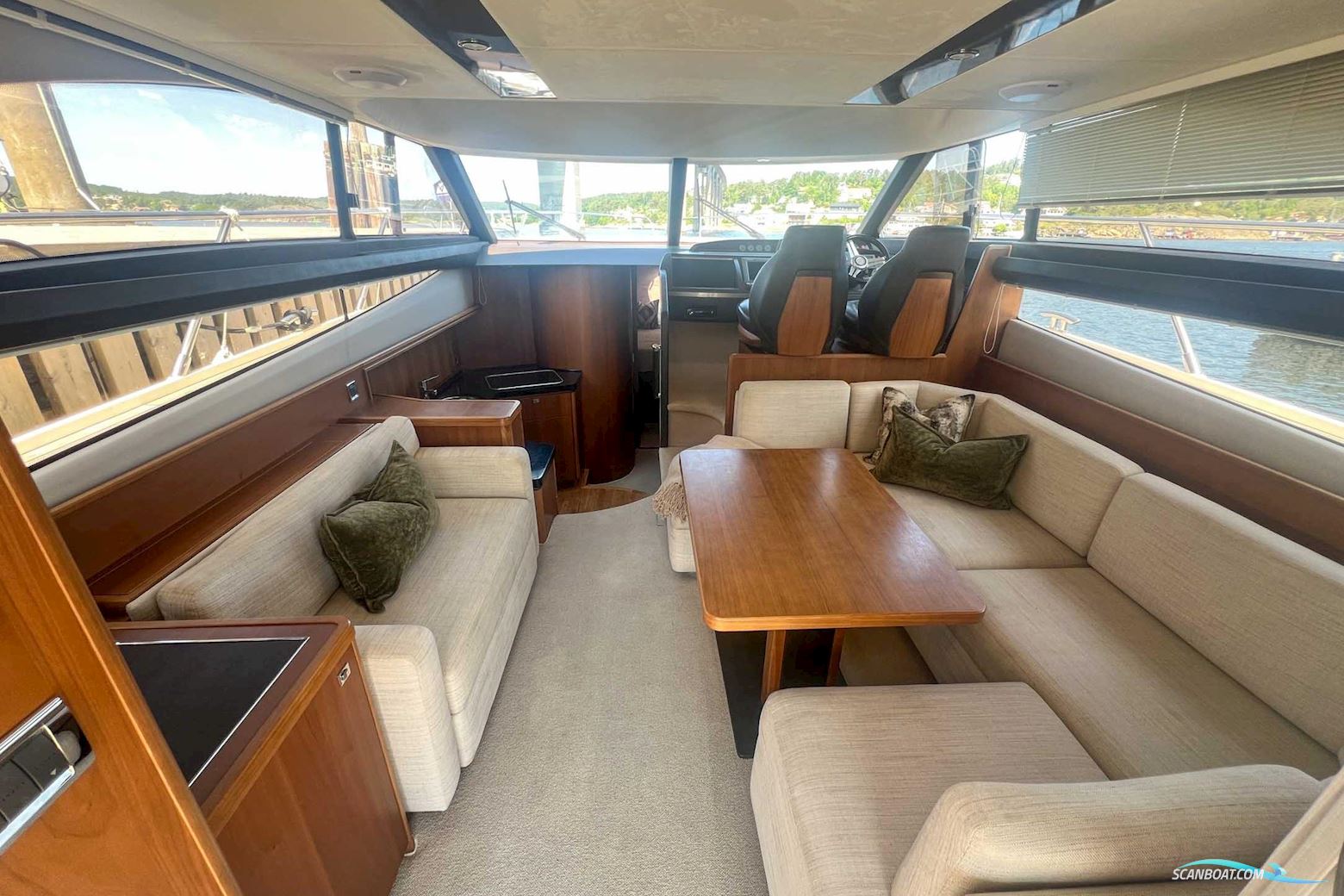 PRINCESS 42 Flybridge Motor Yacht