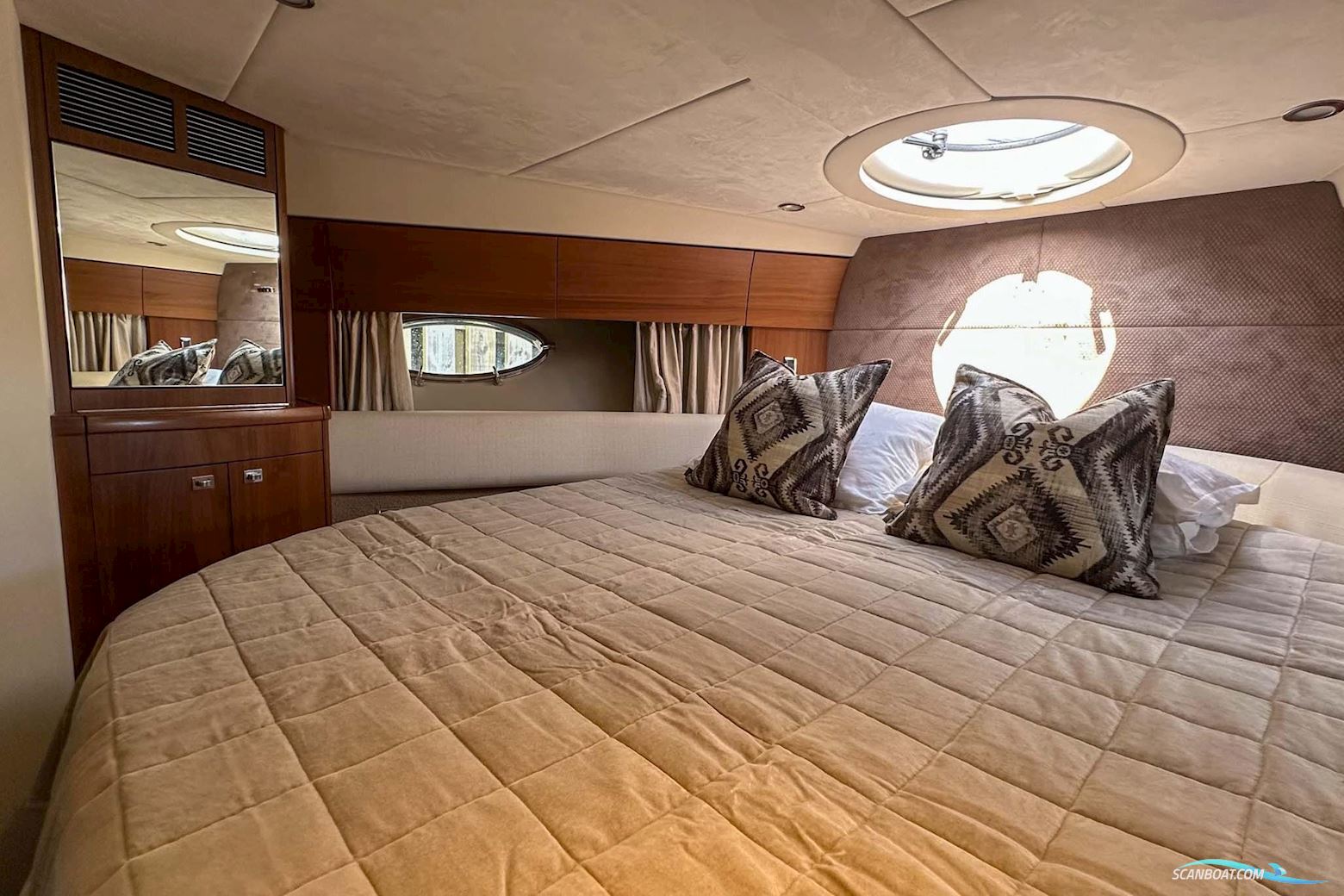 PRINCESS 42 Flybridge Motor Yacht
